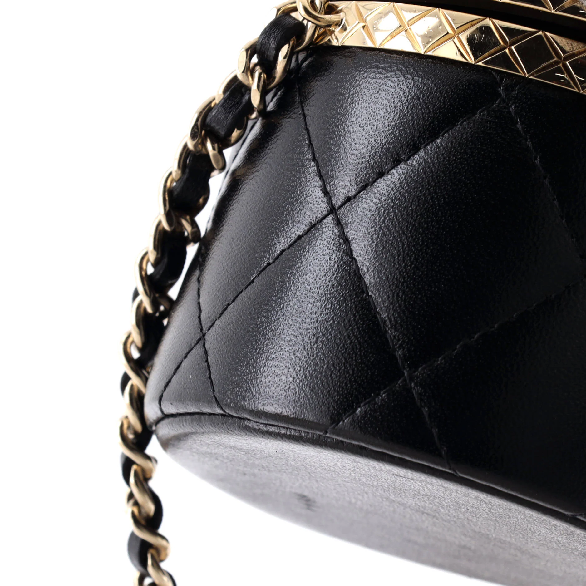 Lock Frame Round Vanity Case with Chain Quilted Lambskin Mini - Image 6