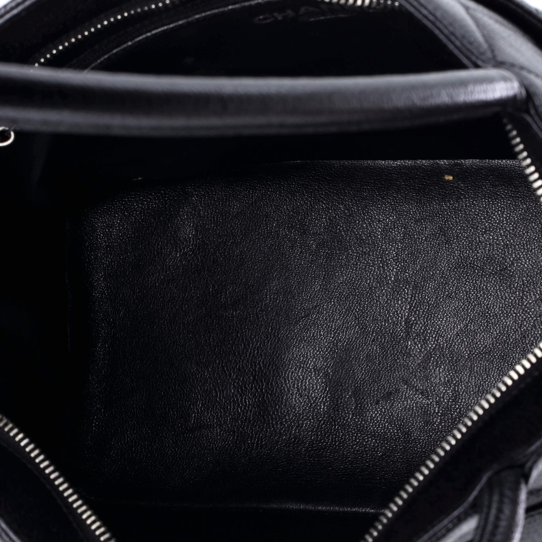 Medallion Tote Quilted Caviar - Image 5