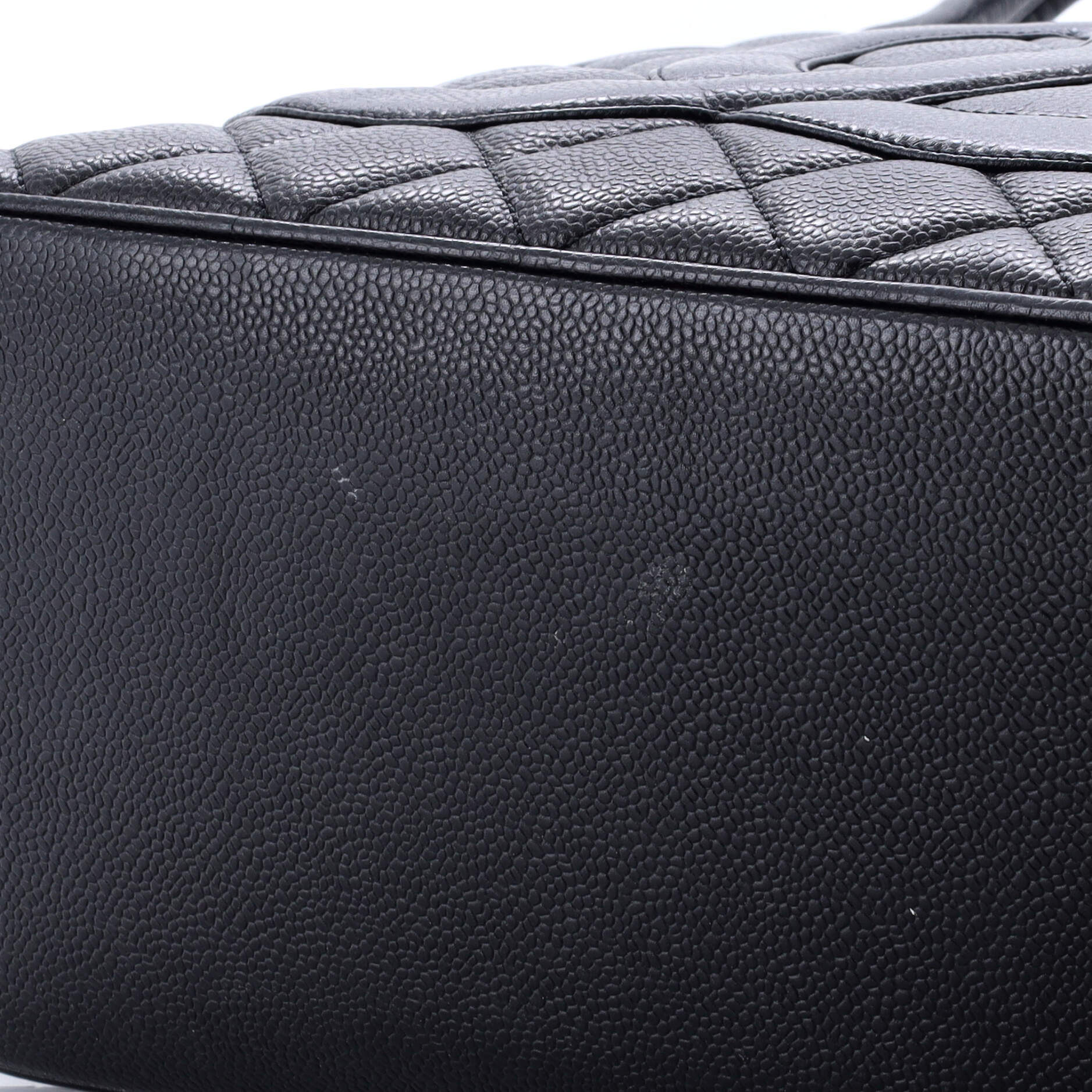 Medallion Tote Quilted Caviar - Image 6