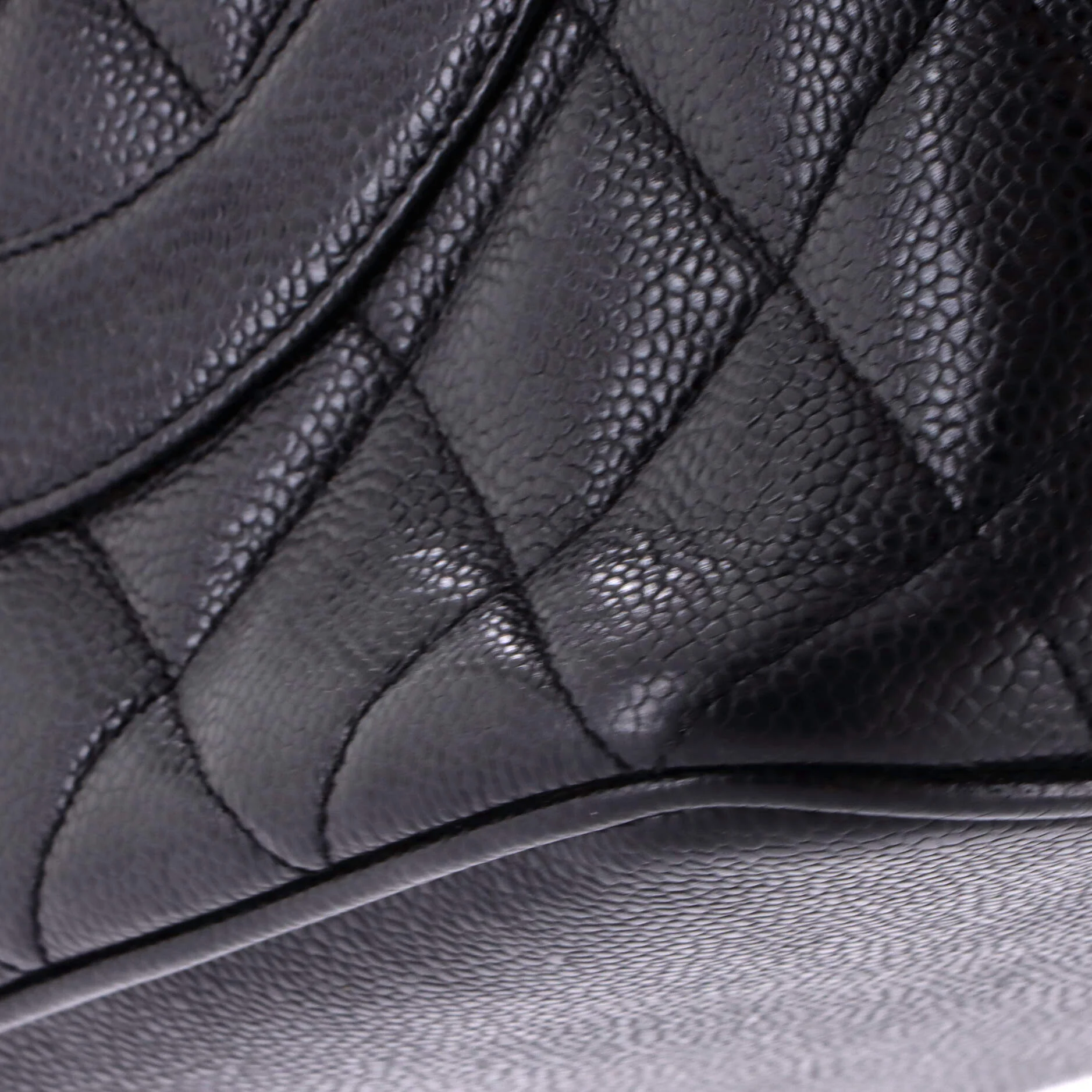 Medallion Tote Quilted Caviar - Image 6