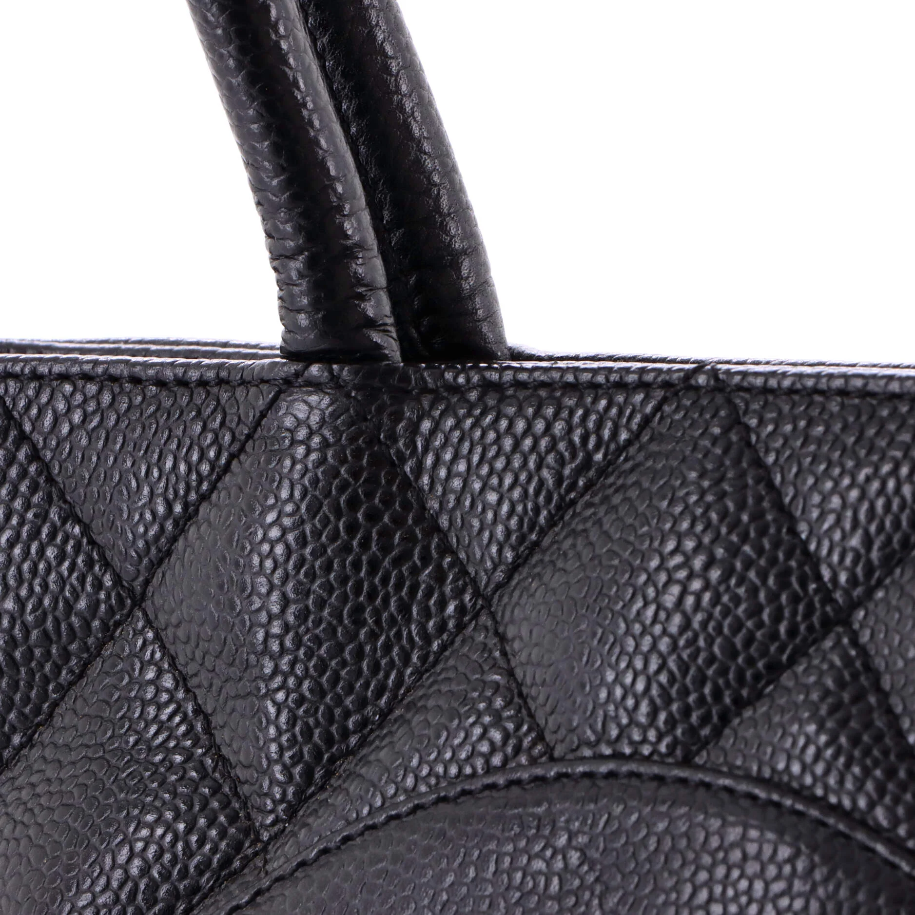 Medallion Tote Quilted Caviar - Image 7