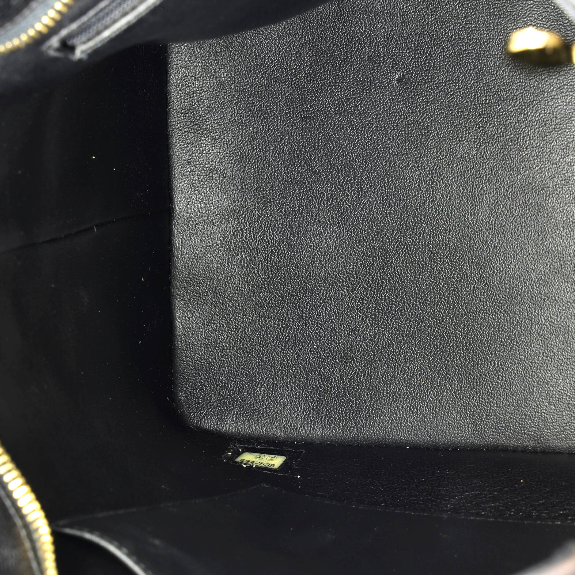 Medallion Tote Quilted Caviar - Image 5