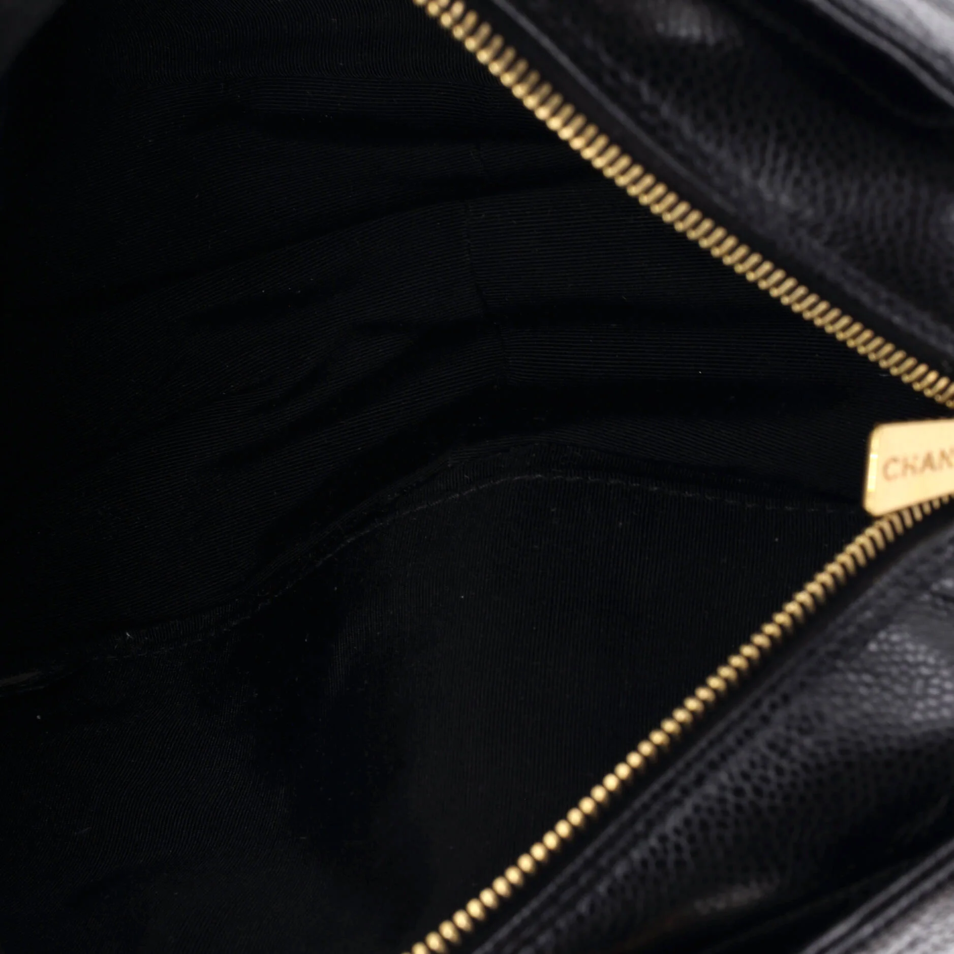 Petite Timeless Tote Quilted Caviar - Image 6