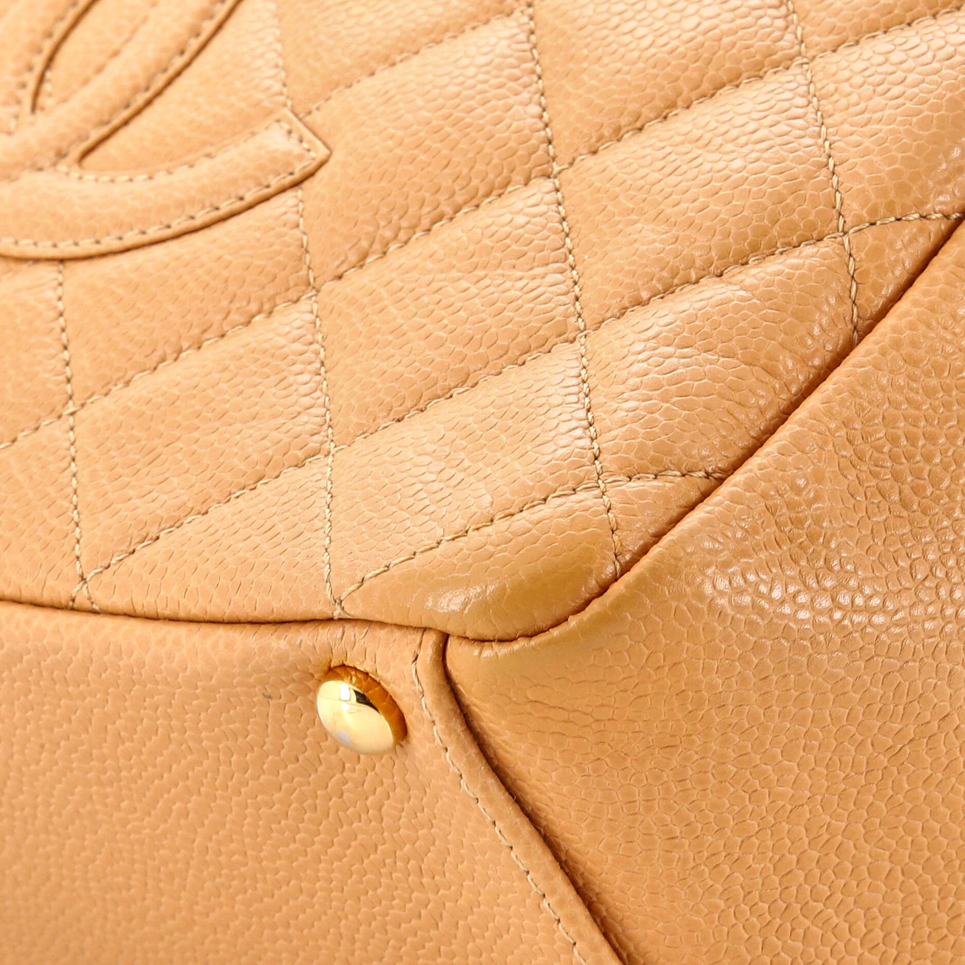 Petite Timeless Tote Quilted Caviar - Image 6