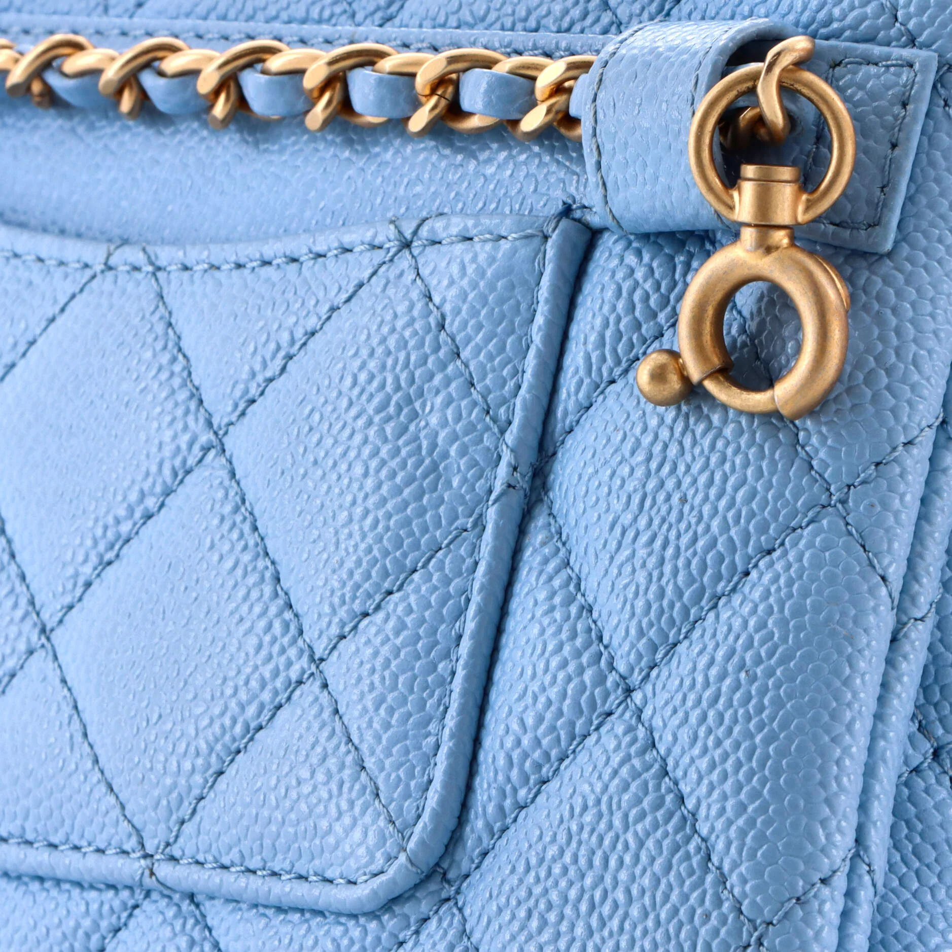 Pick Me Up Logo Chain Belt Bag Quilted Caviar - Image 6