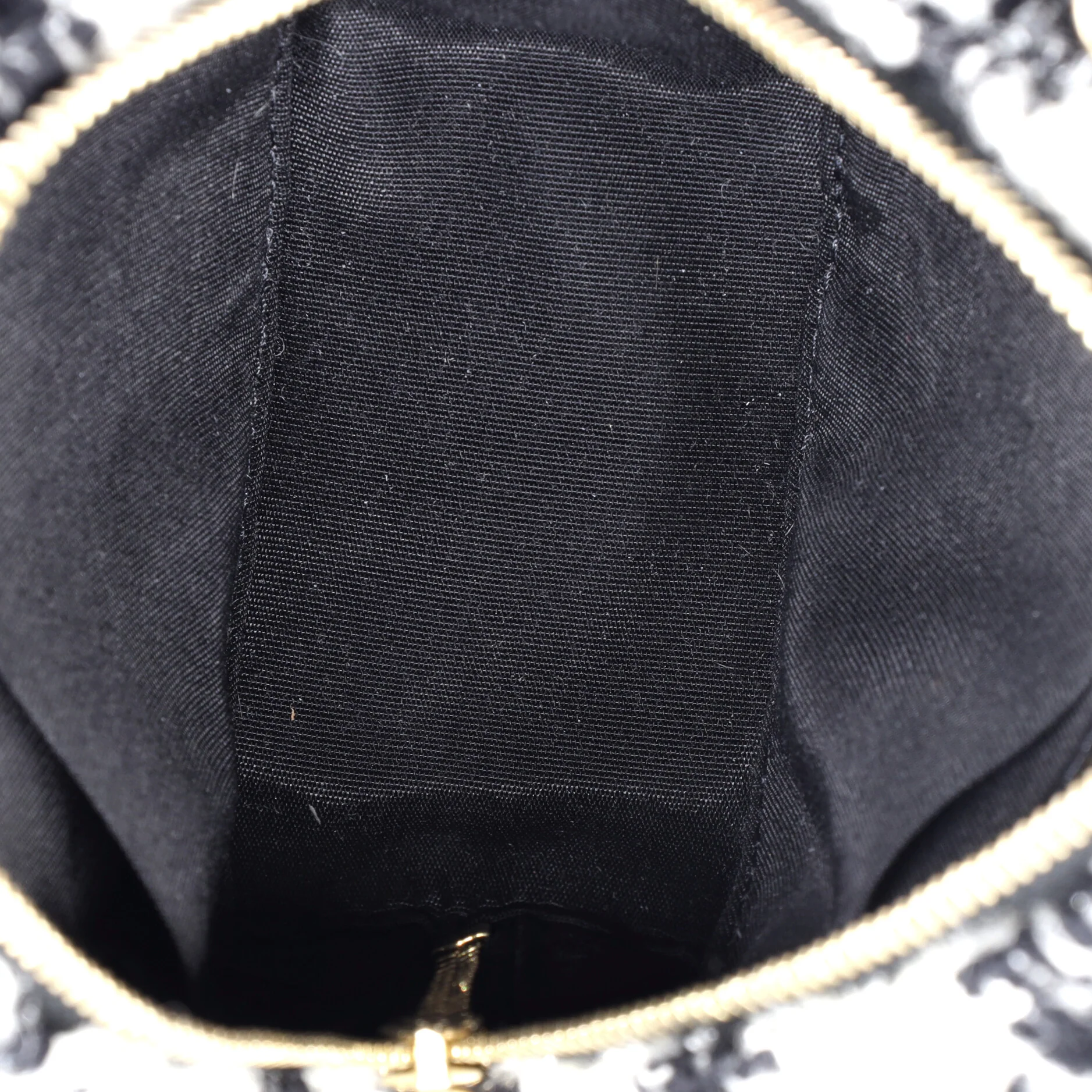 Round Clutch with Chain and Coin Purse Quilted Tweed with Shearling - Image 6
