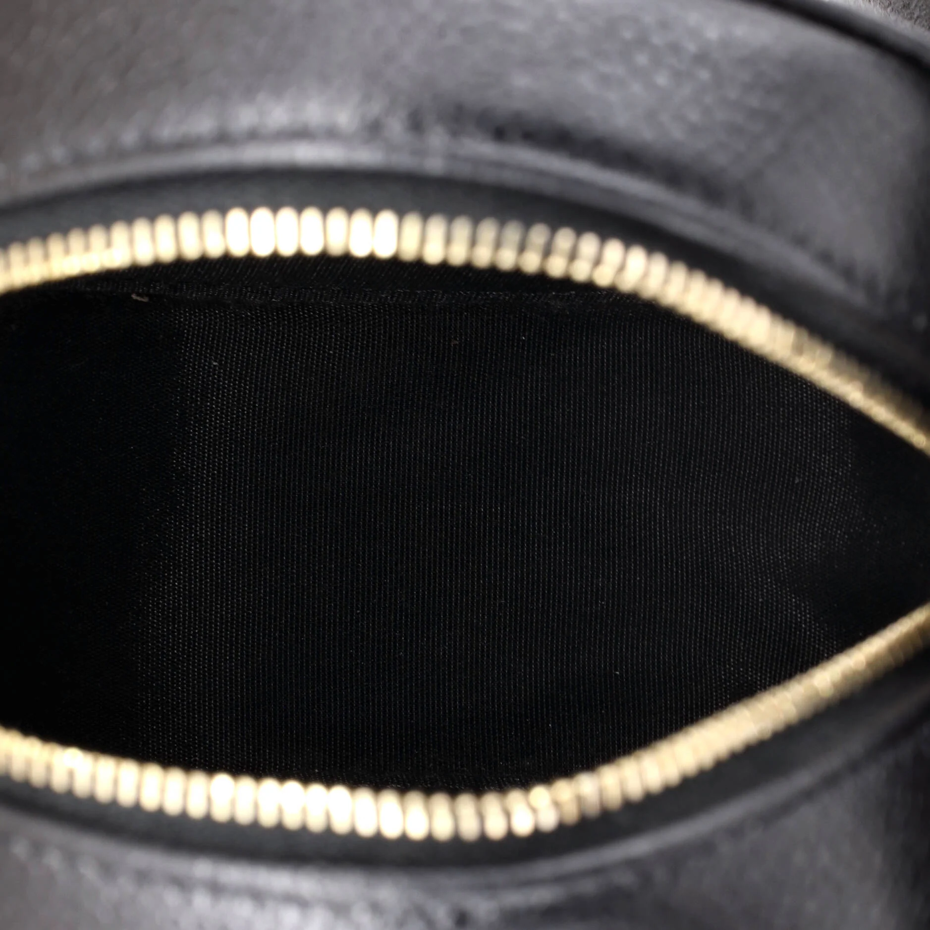 Round Clutch with Chain Camellia Caviar Mini - Image 5