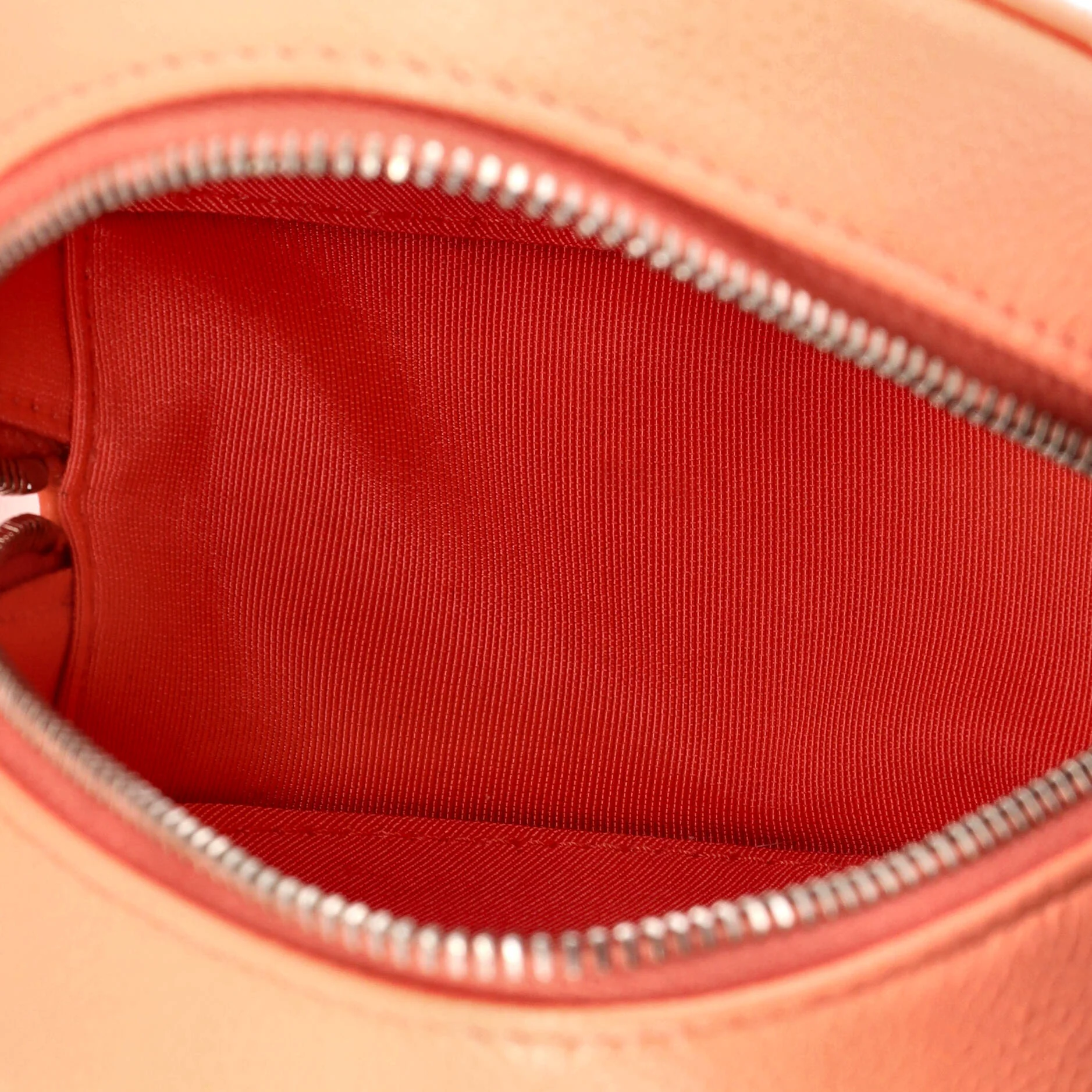 Round Clutch with Chain Quilted Caviar Mini - Image 6
