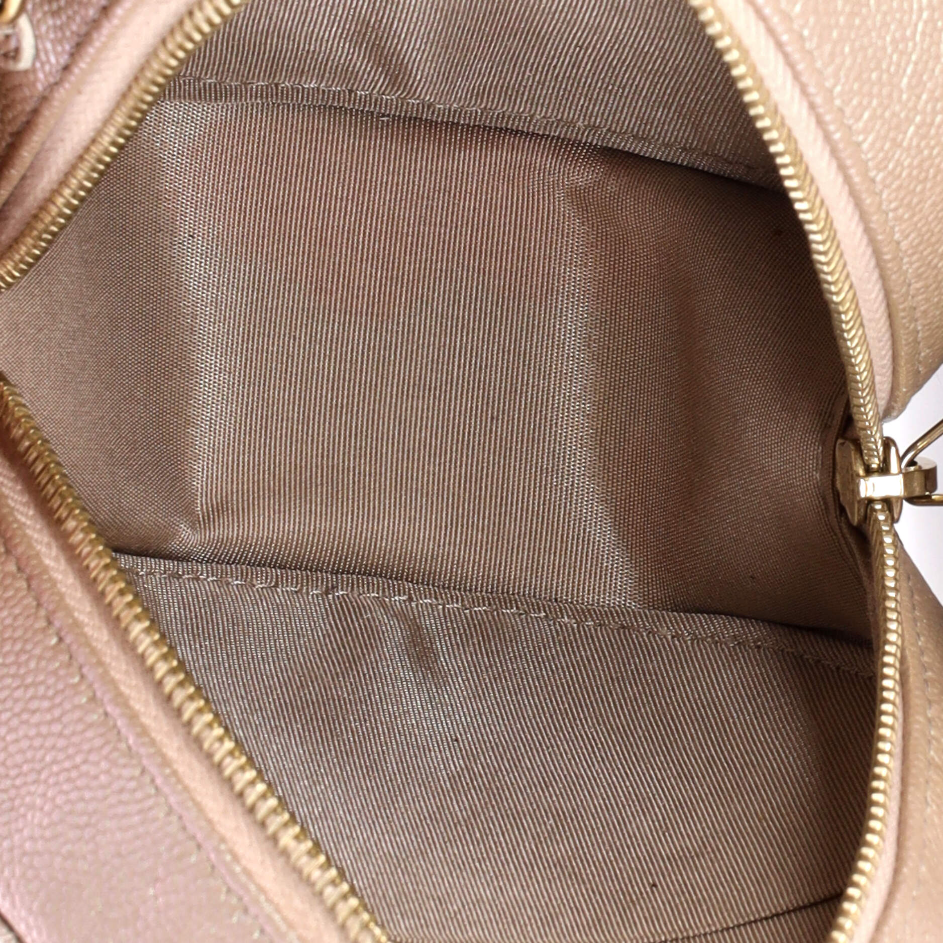 Round Clutch with Chain Quilted Iridescent Caviar Mini - Image 6