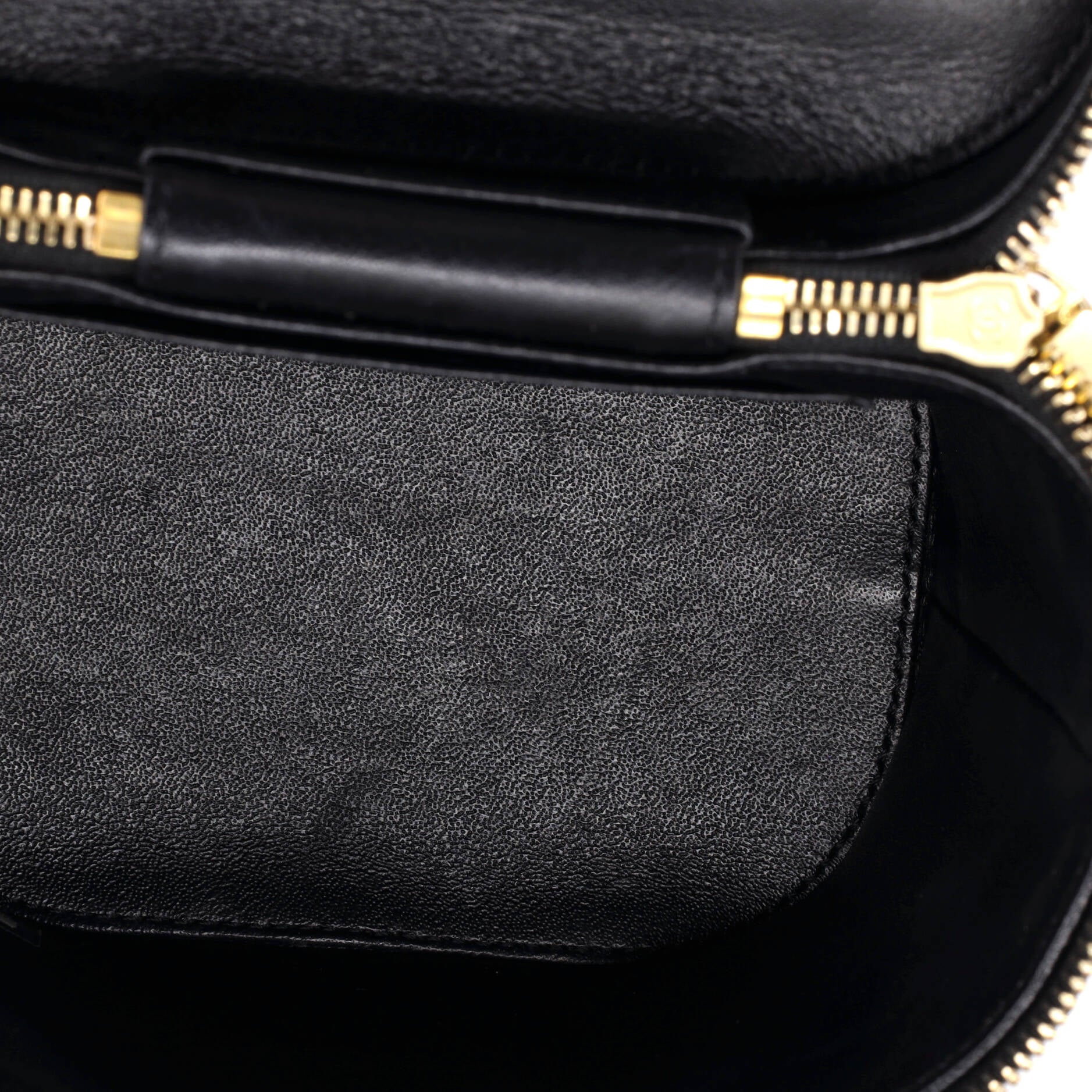 Trendy CC Top Handle Vanity Case Quilted Lambskin Small - Image 5