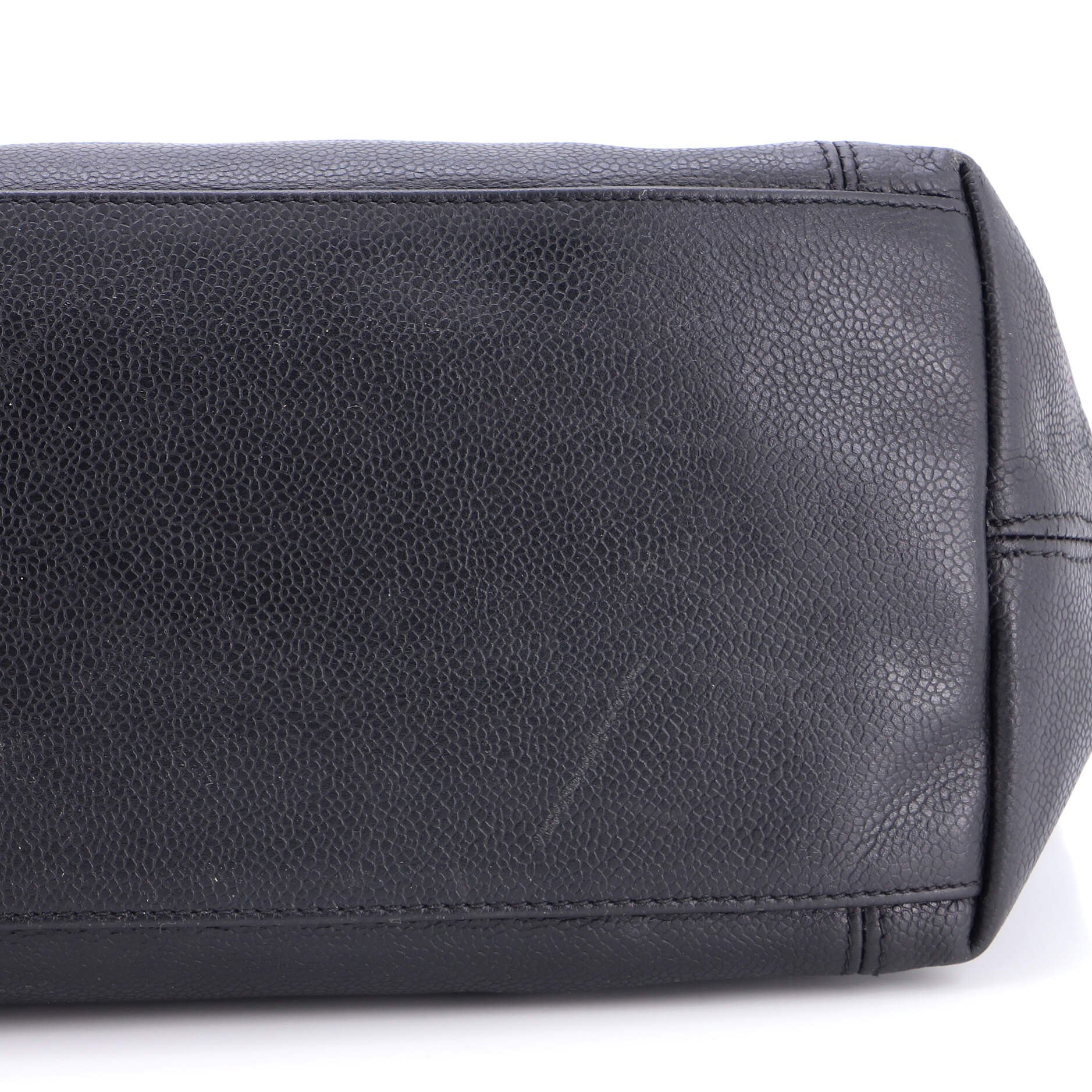Vintage CC Zip Tote Caviar Medium - Image 6