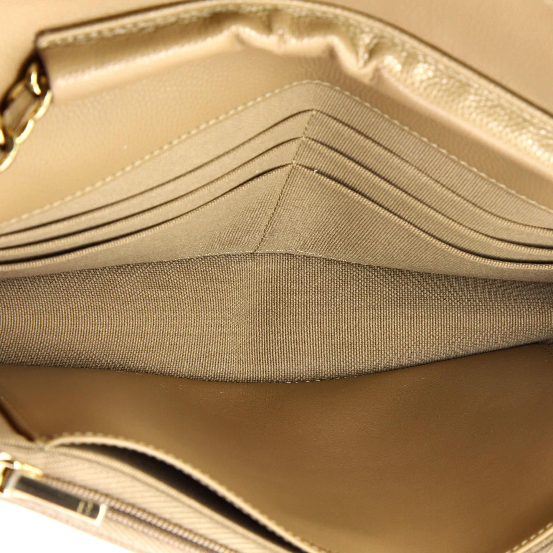 Wallet on Chain Quilted Caviar - Image 5