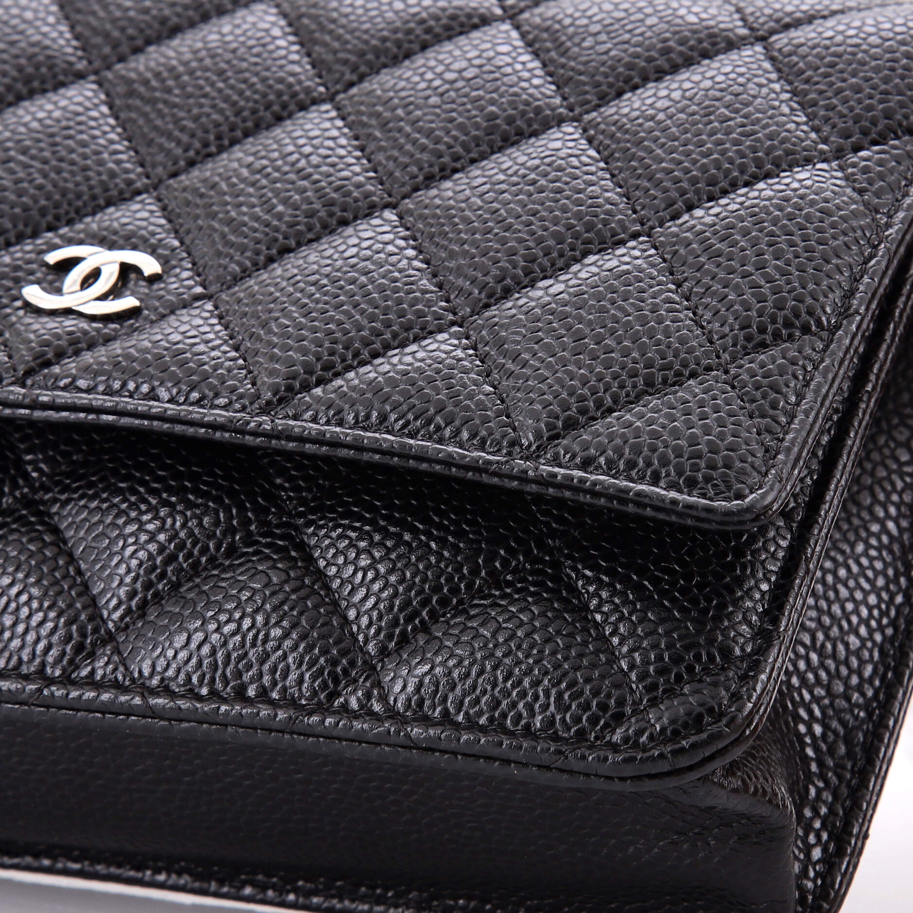 Wallet on Chain Quilted Caviar - Image 7