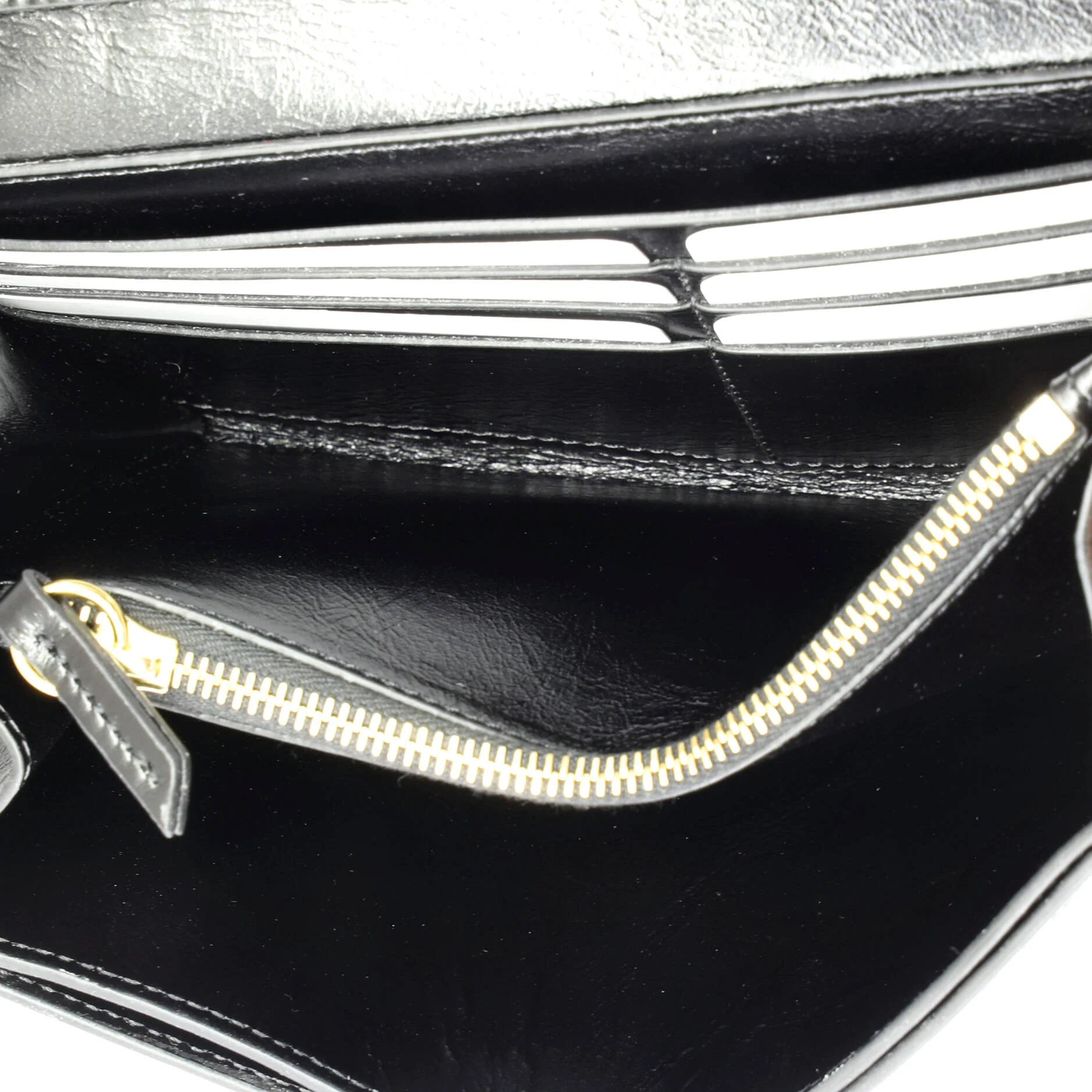 Iconic Flap Wallet on Chain Leather - Image 5