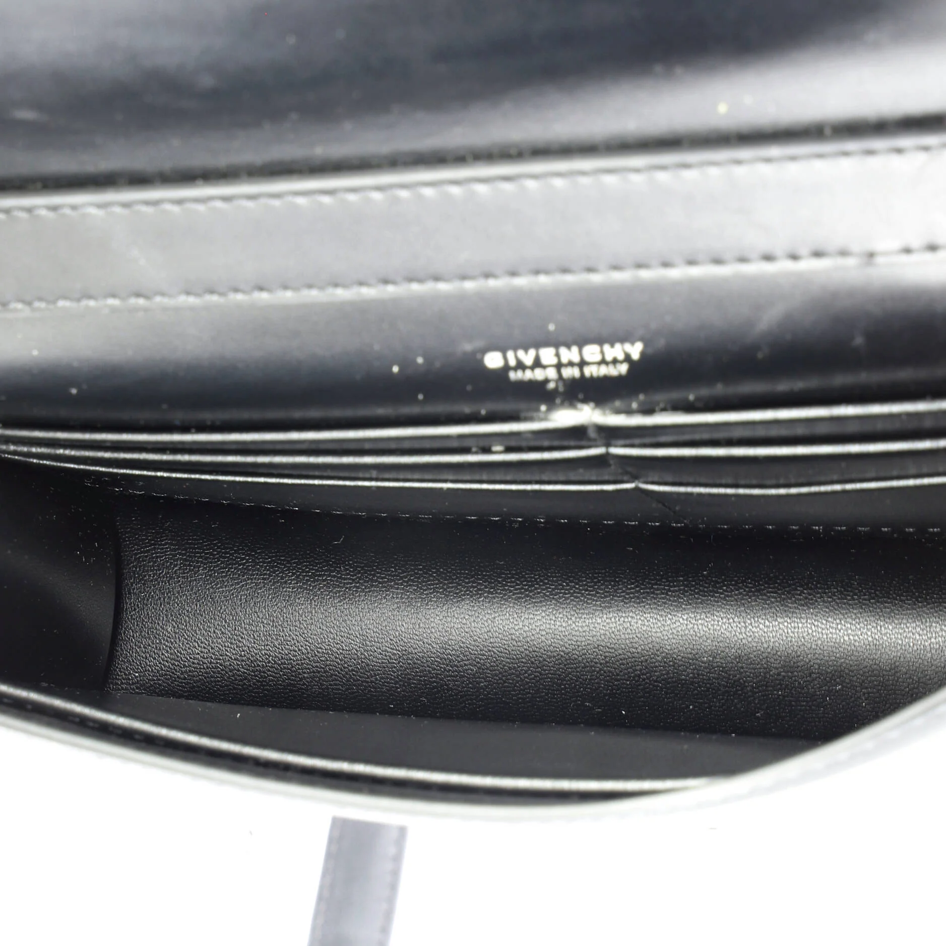 4G Chain Crossbody Bag Leather Small - Image 5