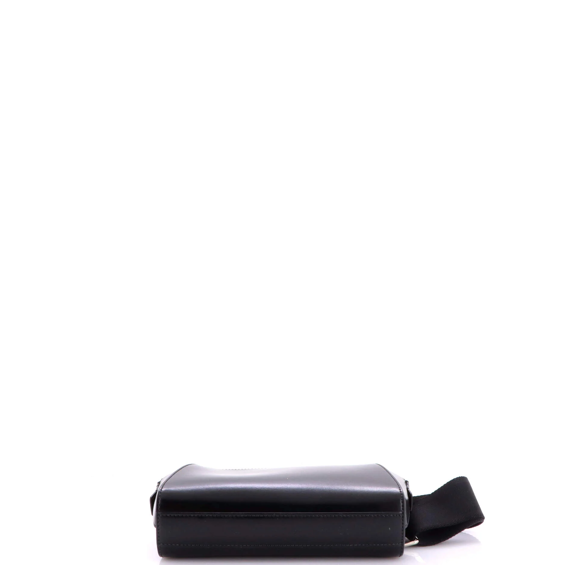 Antigona U Crossbody Bag Leather - Image 4