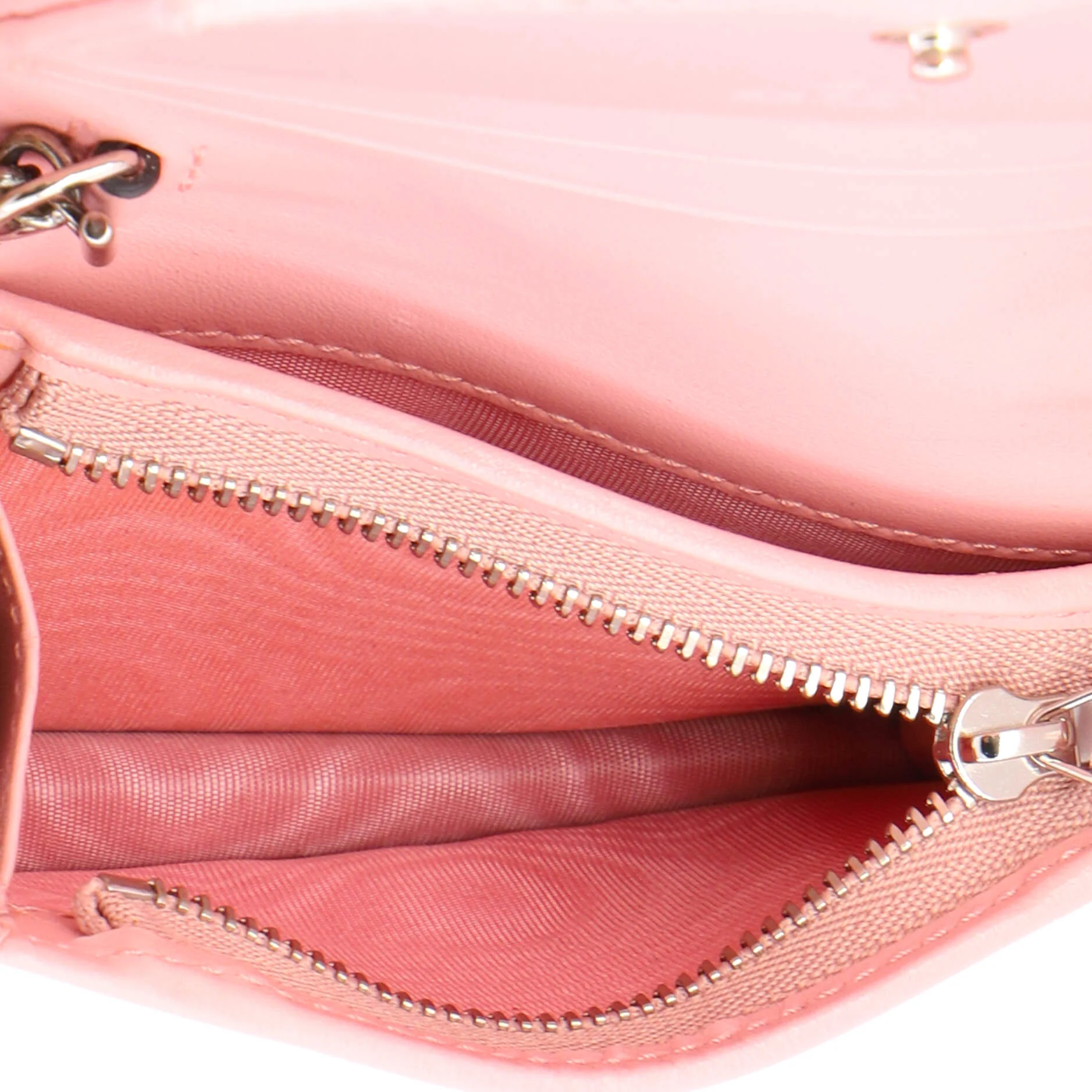 GG Marmont Card Case on Chain Matelasse Leather - Image 5