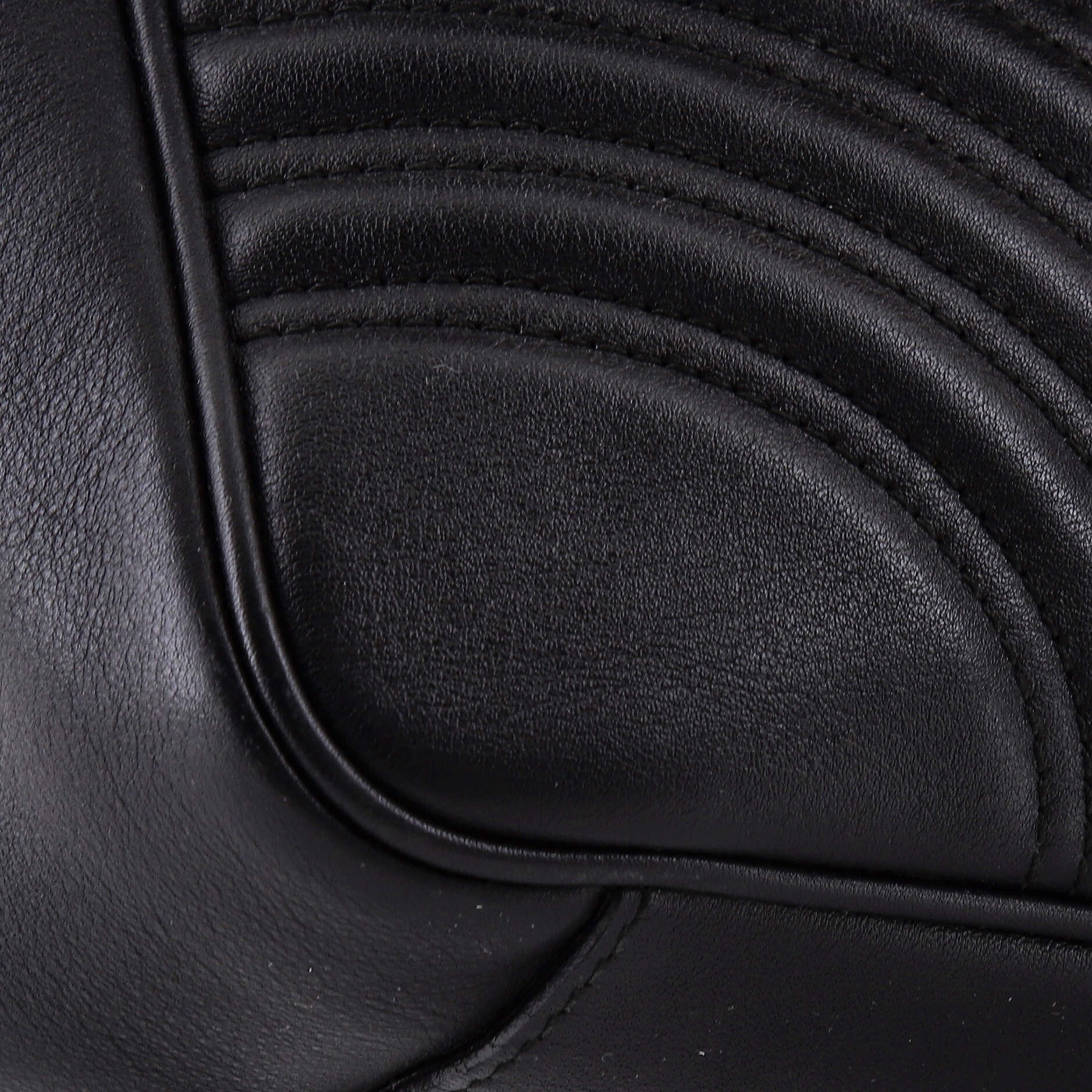 GG Marmont Flap Bag Matelasse Leather Medium - Image 7