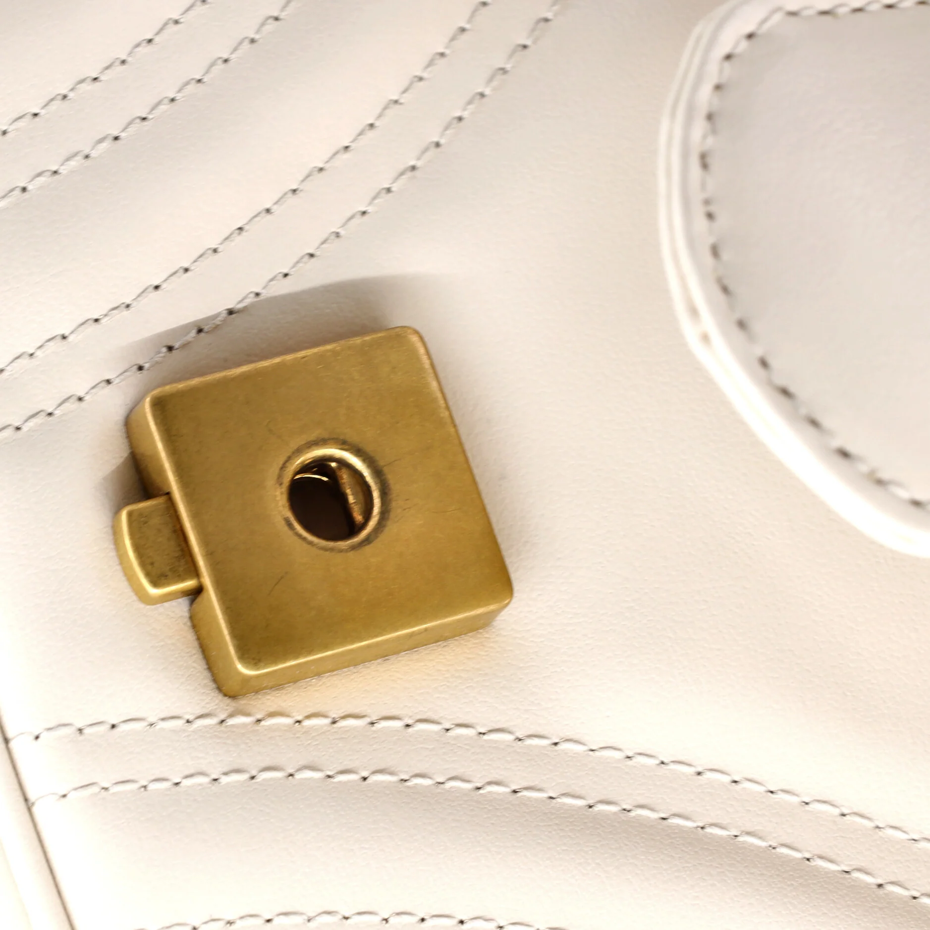 GG Marmont Flap Bag Matelasse Leather Medium - Image 7