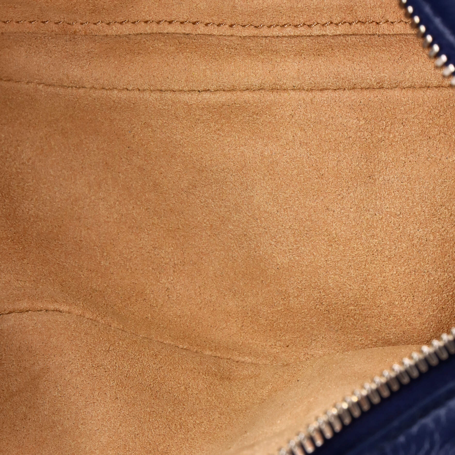 GG Marmont Shoulder Bag Diagonal Quilted Leather Small - Image 5