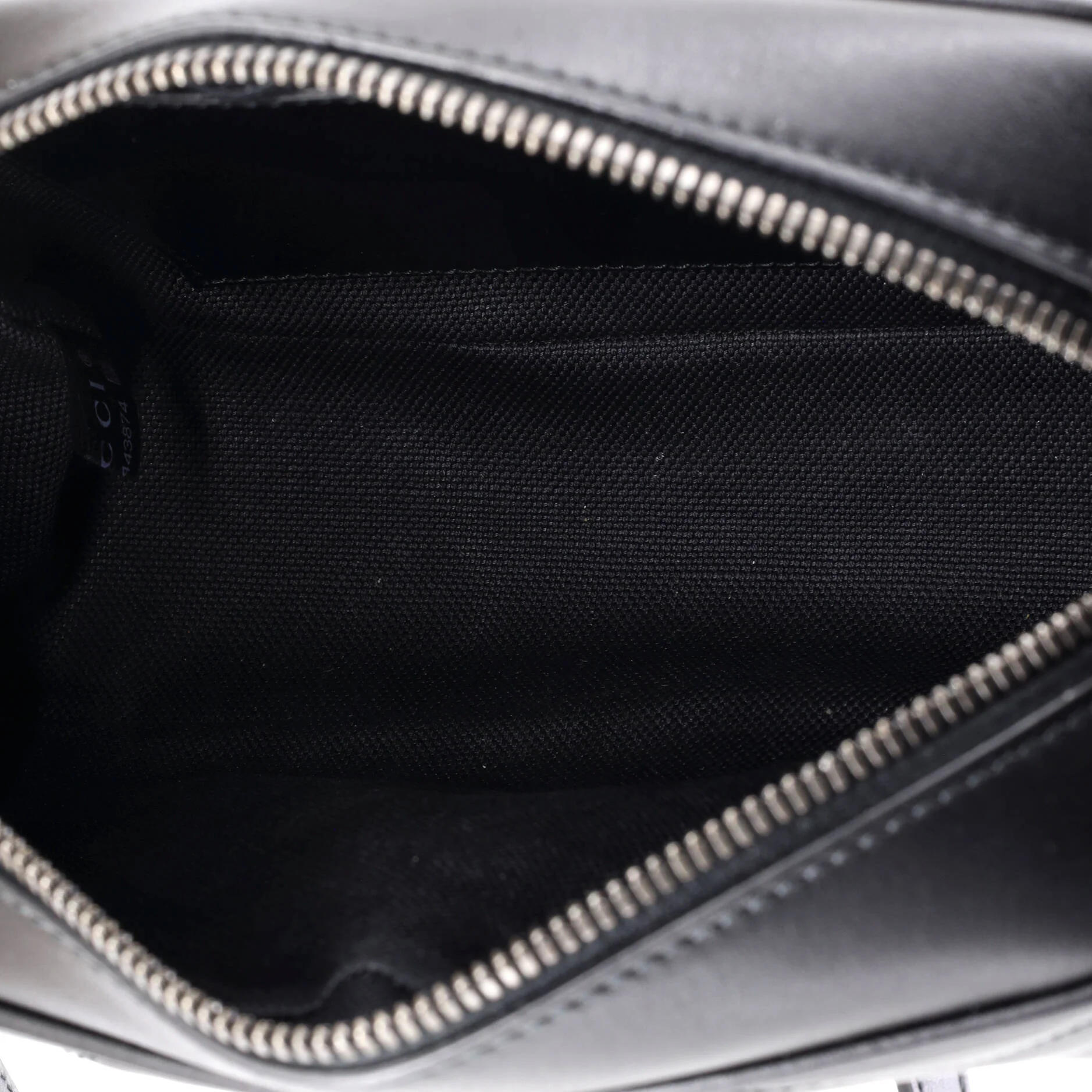 GG Marmont Shoulder Bag Matelasse Leather Medium - Image 5