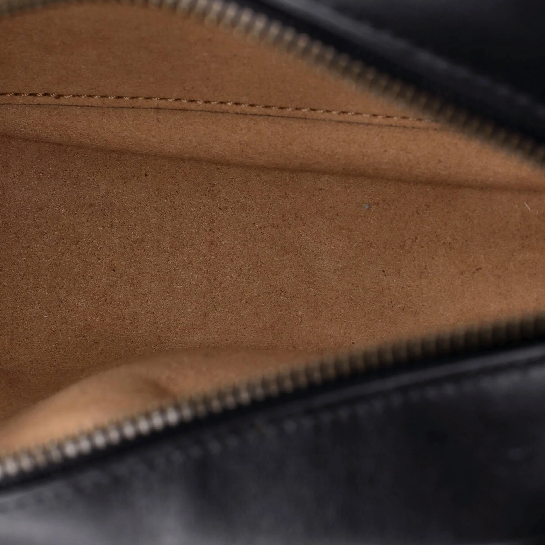 GG Marmont Shoulder Bag Matelasse Leather Small - Image 5