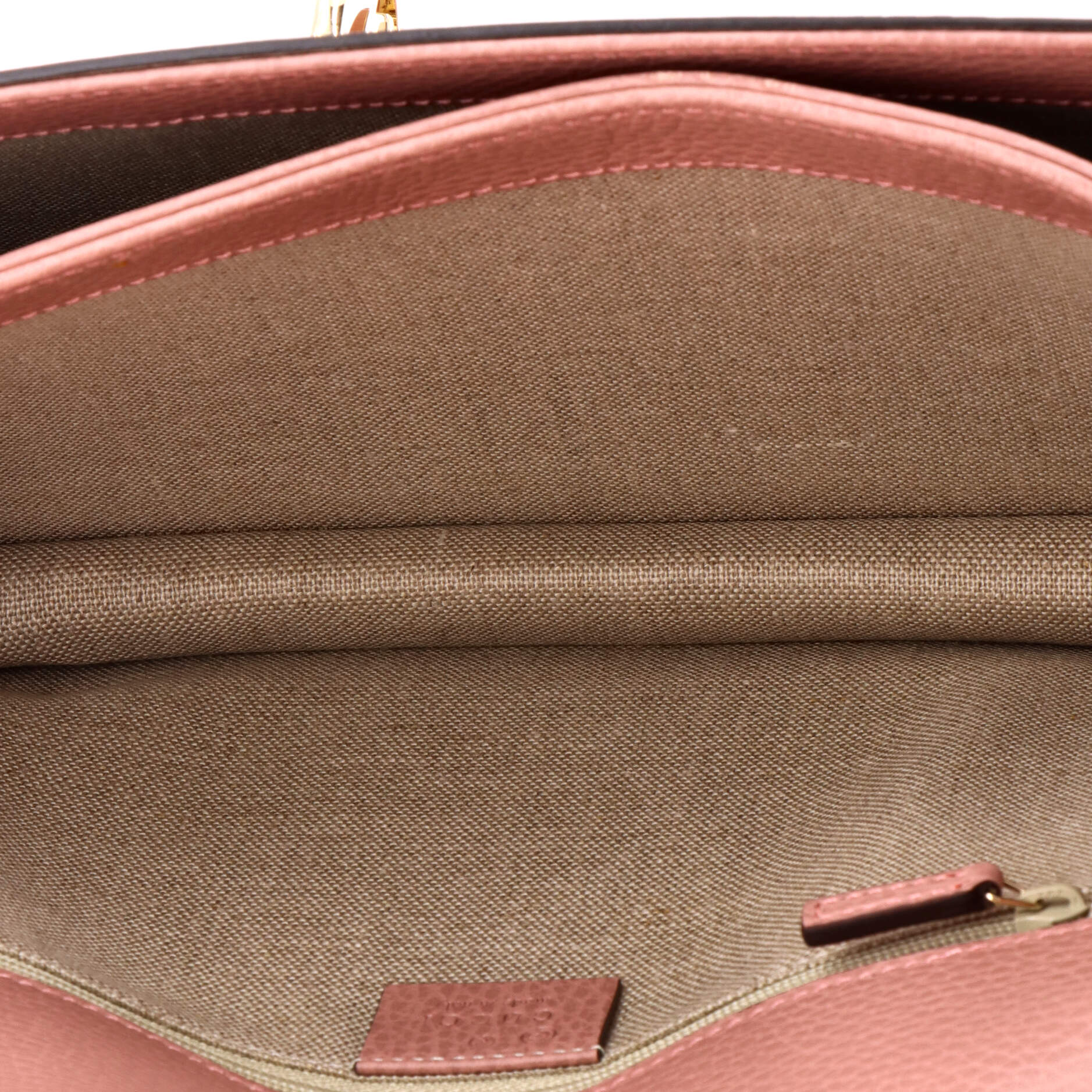 Interlocking Shoulder Bag Leather Medium - Image 5