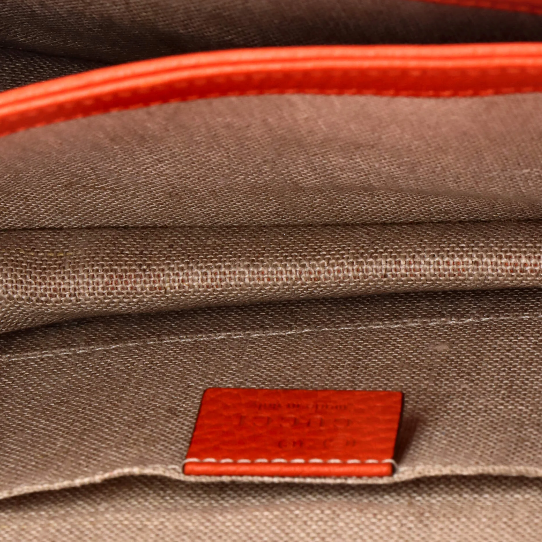 Interlocking Shoulder Bag Leather Small - Image 5