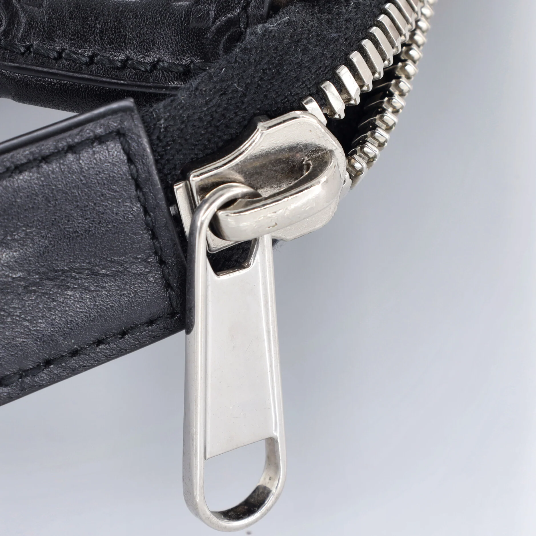 Signature Soft Wristlet Guccissima Leather - Image 6