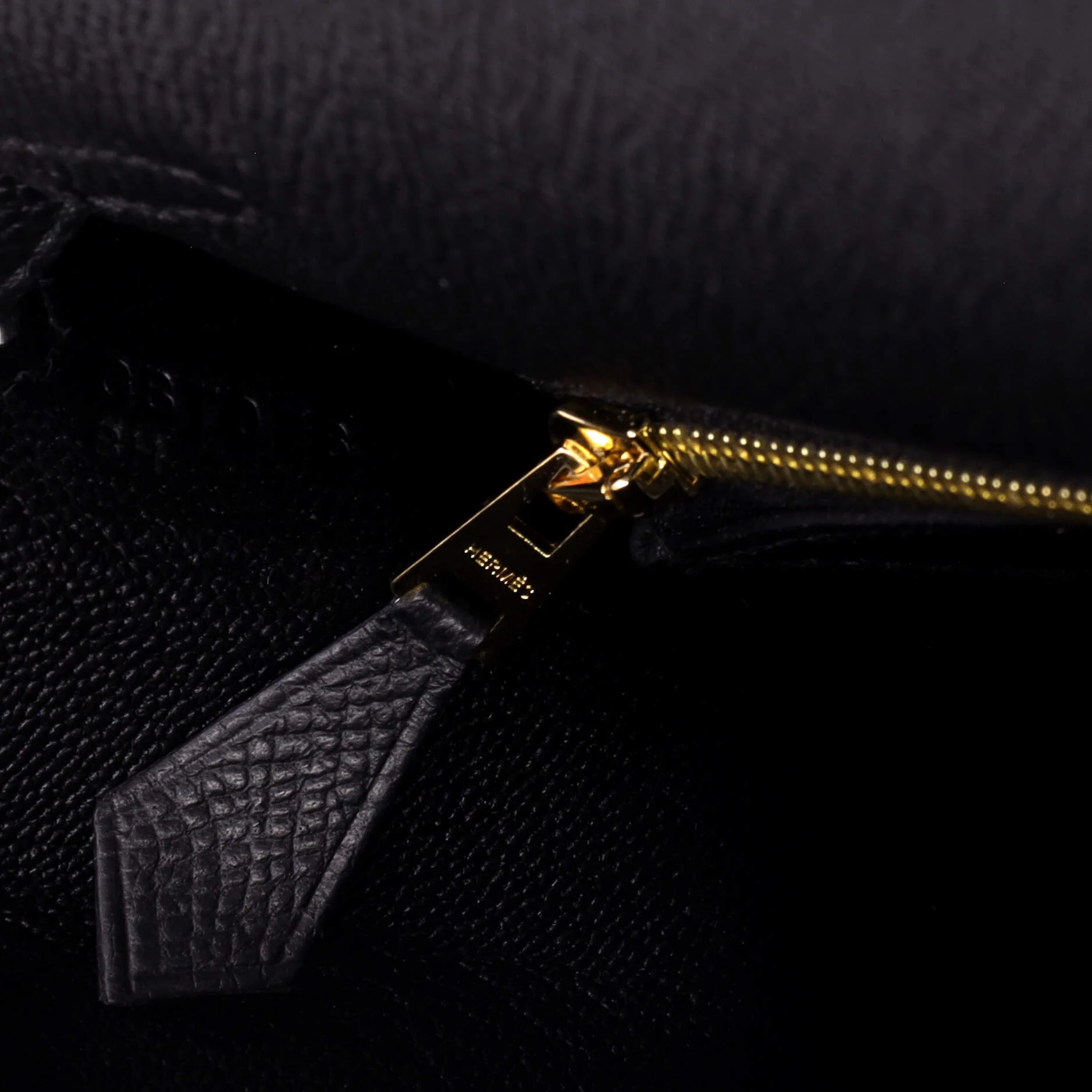 Kelly Handbag Noir Epsom with Gold Hardware 25 - Image 8