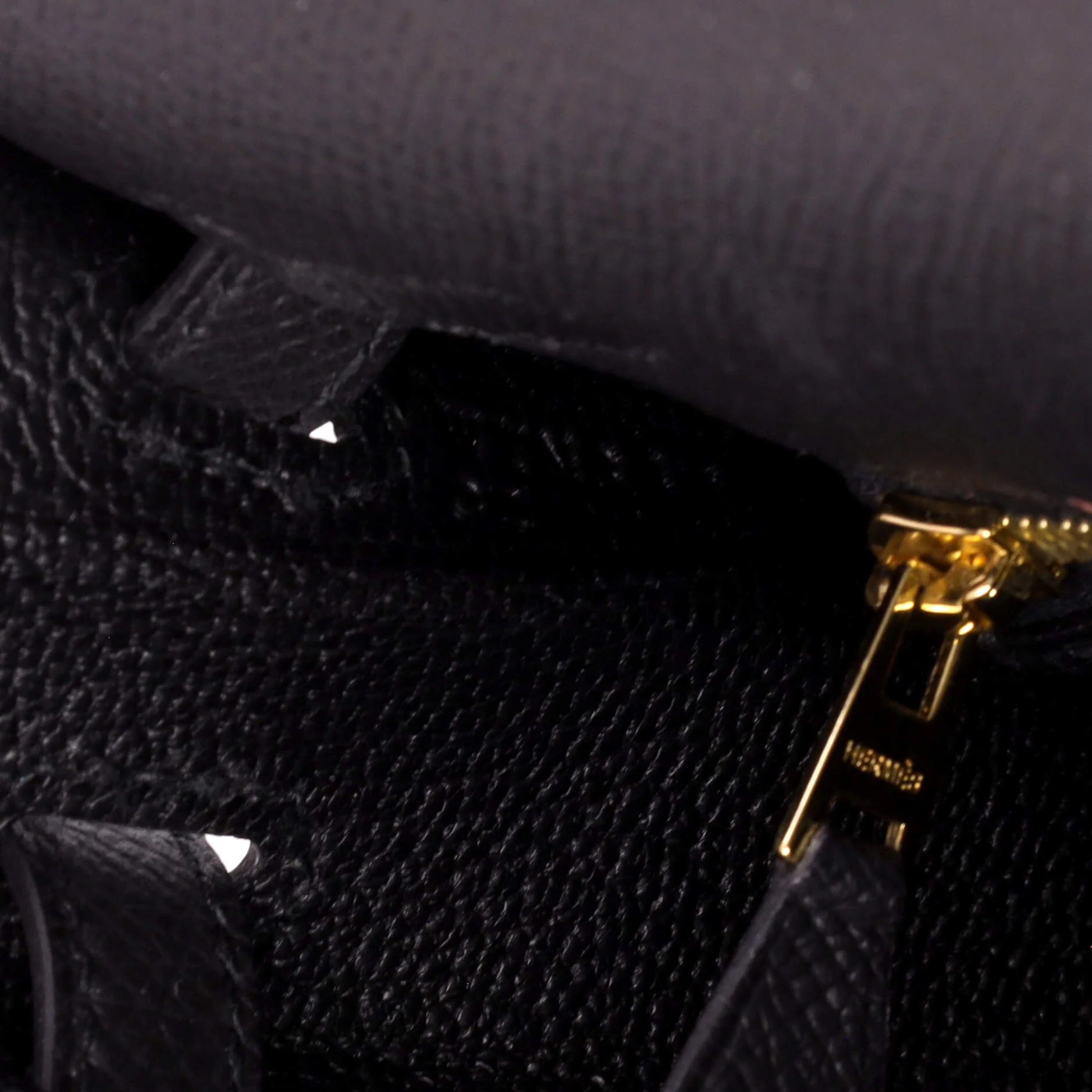 Kelly Handbag Noir Epsom with Gold Hardware 25 - Image 8