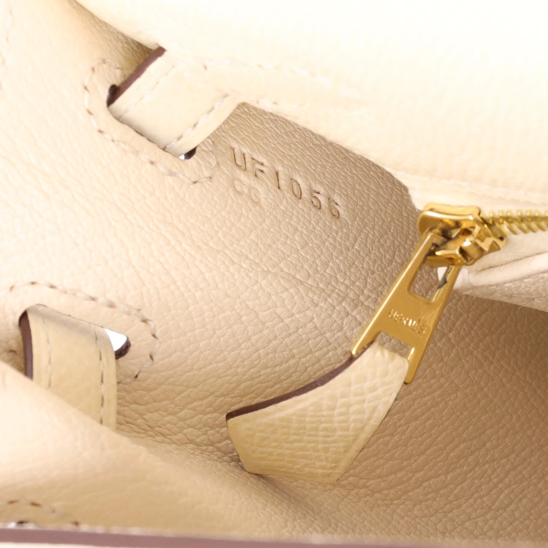 Kelly Handbag Light Epsom with Gold Hardware 25 - Image 7