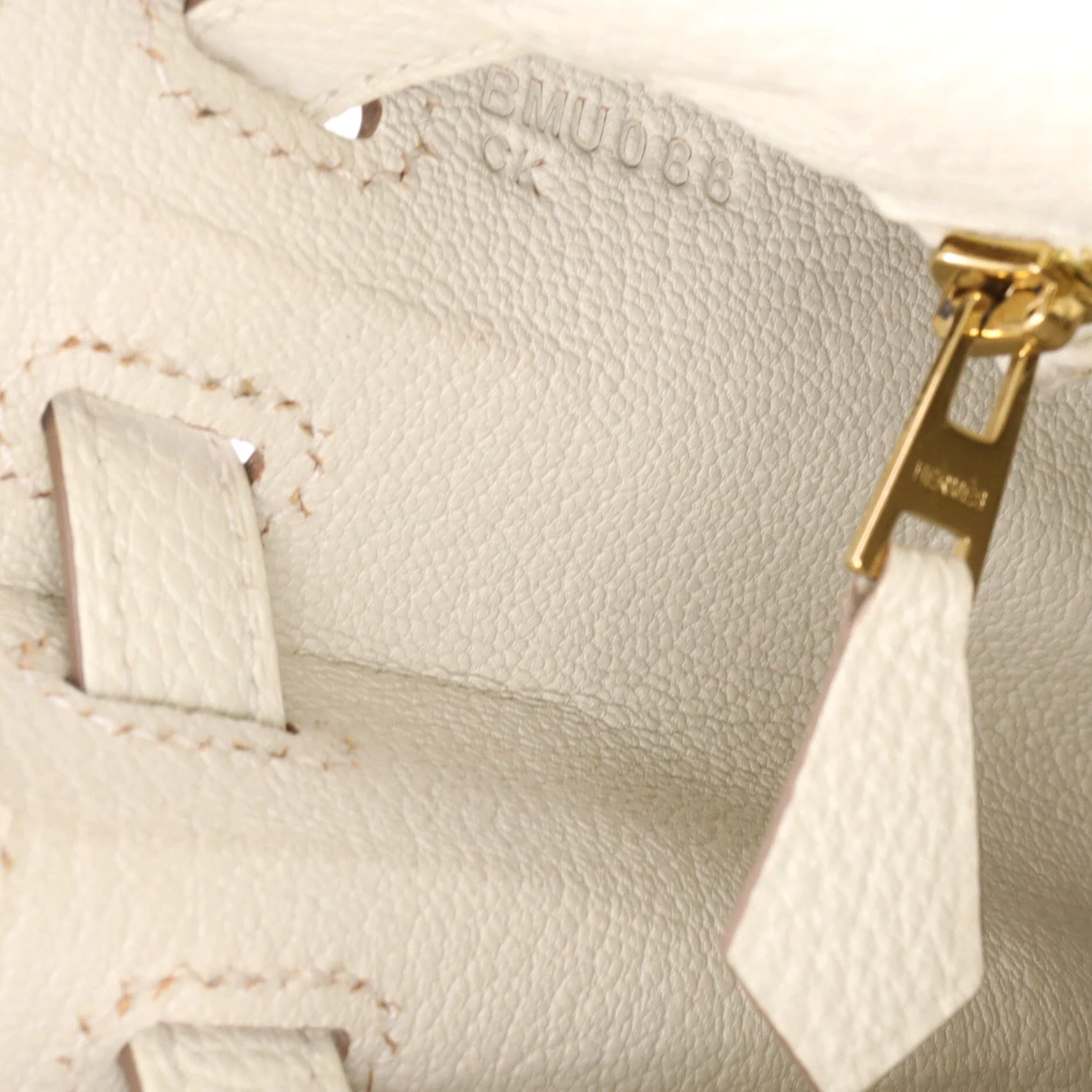 Kelly Handbag Light Togo with Gold Hardware 25 - Image 8