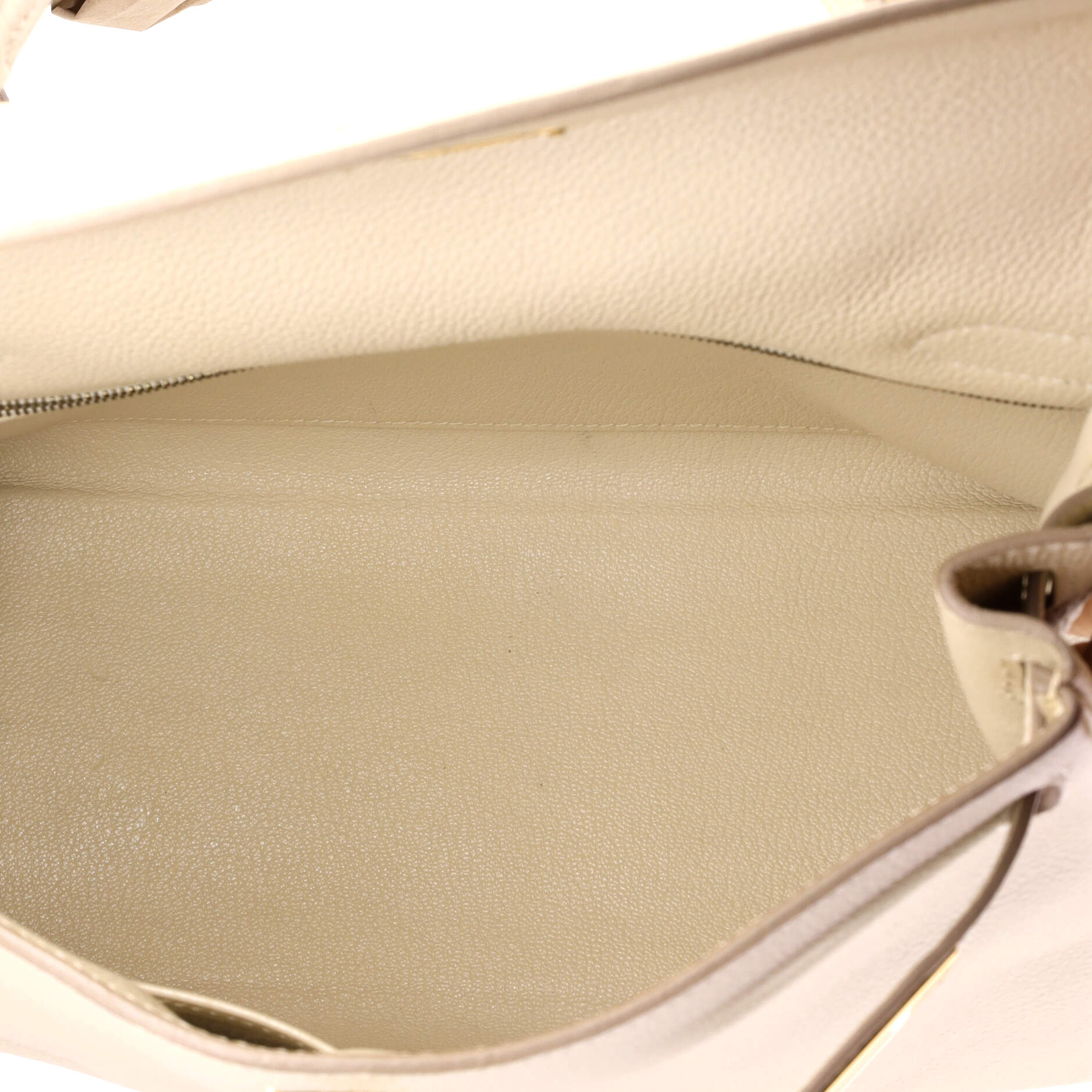 Kelly Handbag Light Togo with Gold Hardware 28 - Image 7