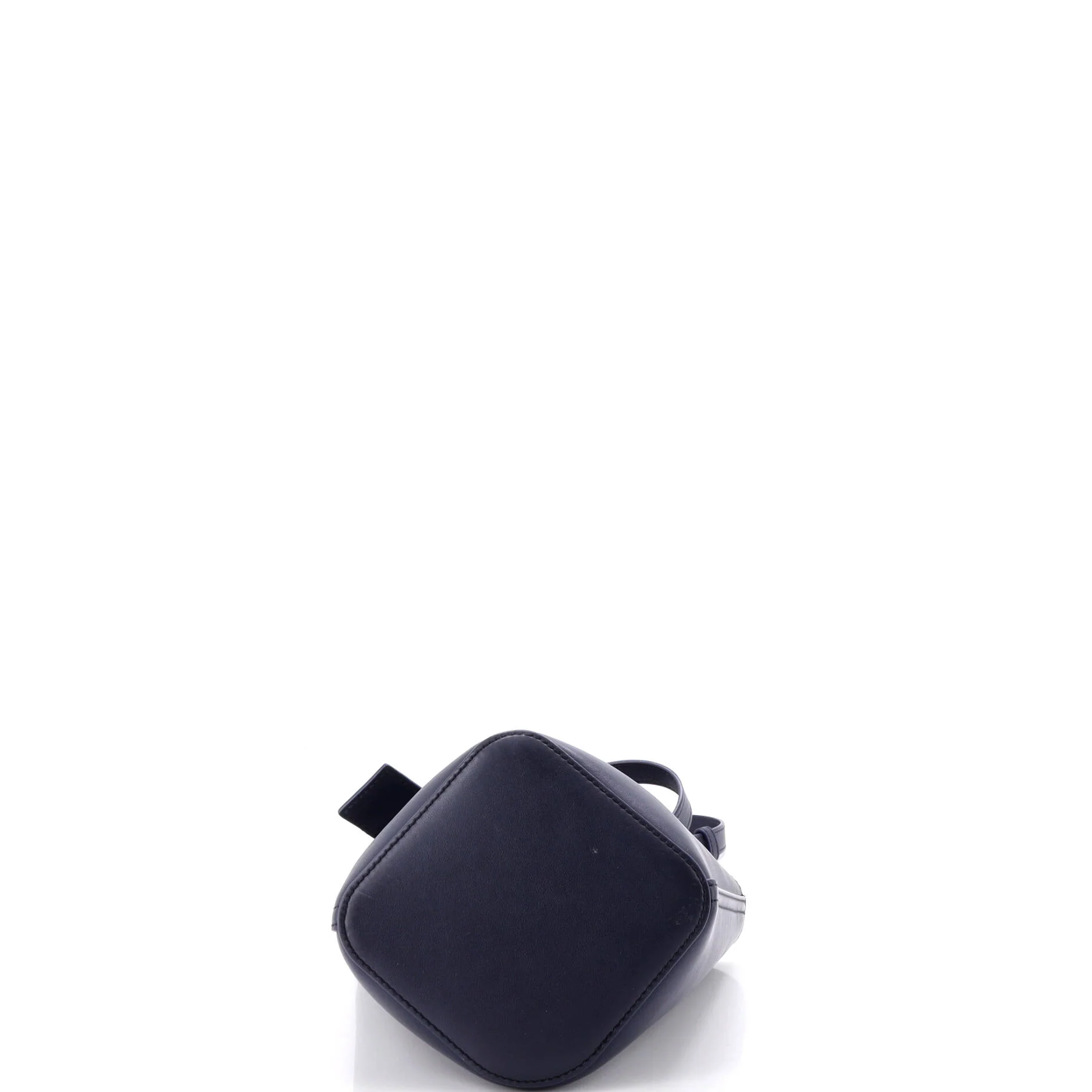 Pebble Bucket Bag Leather - Image 4