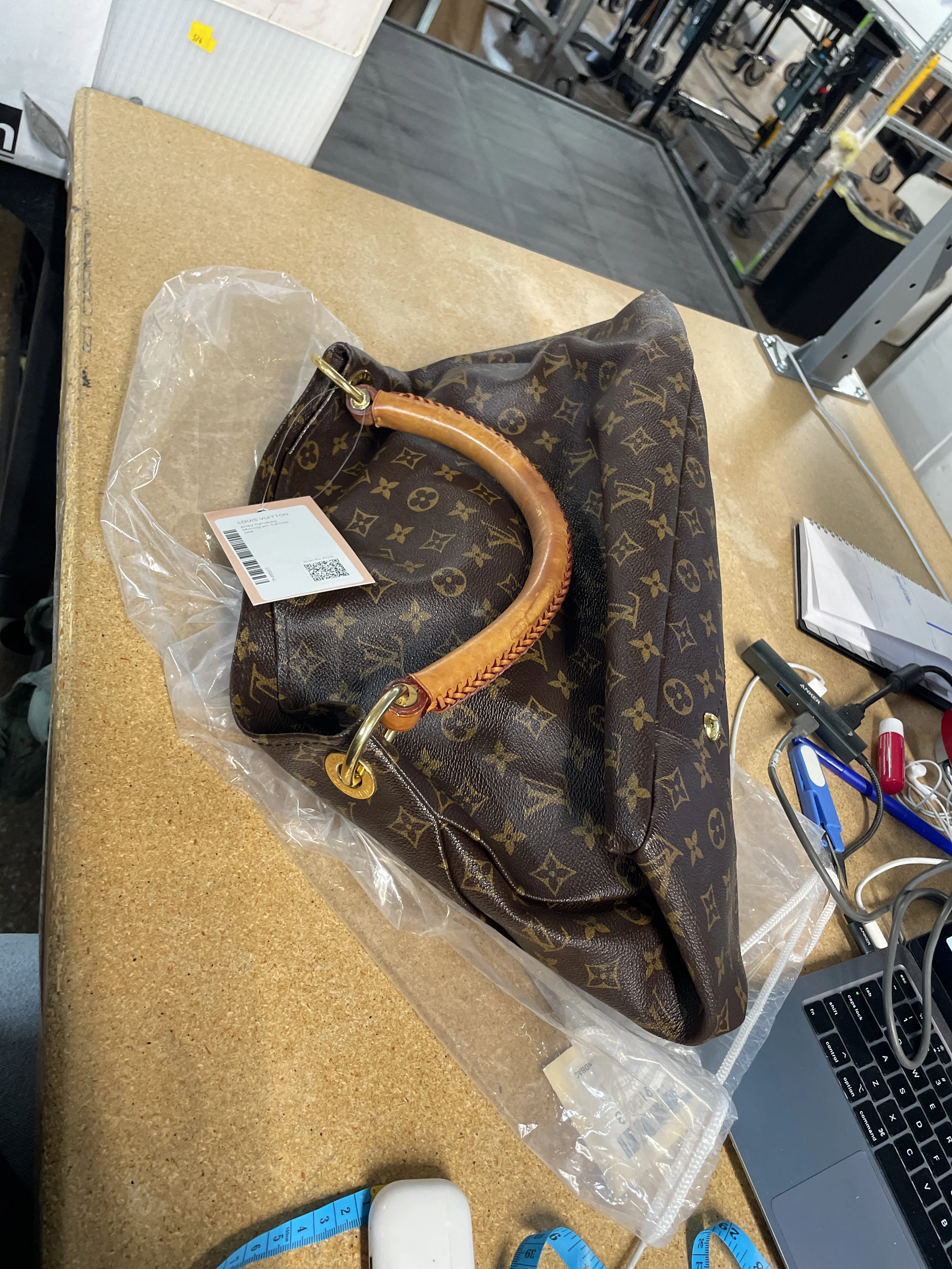 Artsy Handbag Monogram Canvas MM - Image 9
