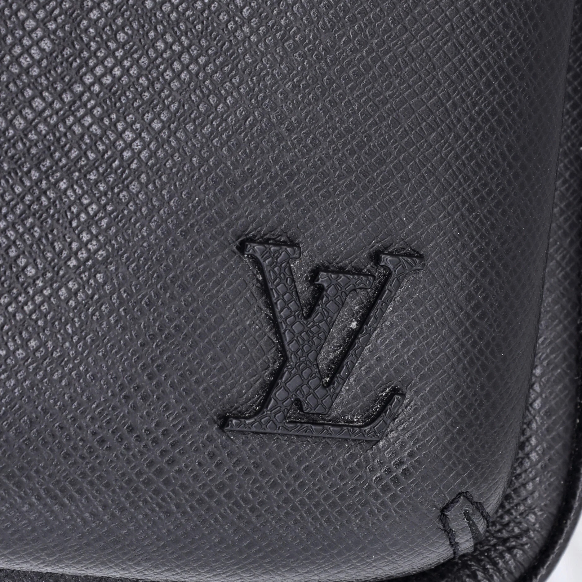 Avenue Sling Bag NM Taiga Leather - Image 6
