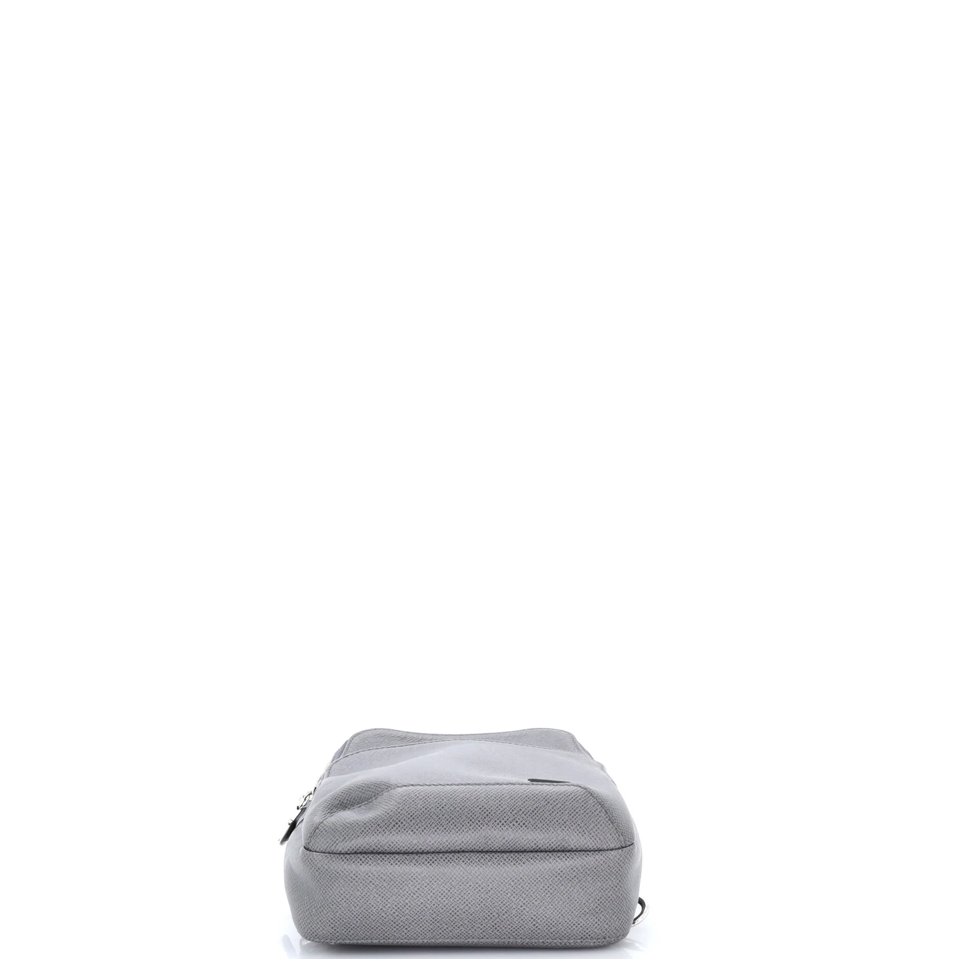 Avenue Sling Bag Taiga Leather - Image 4