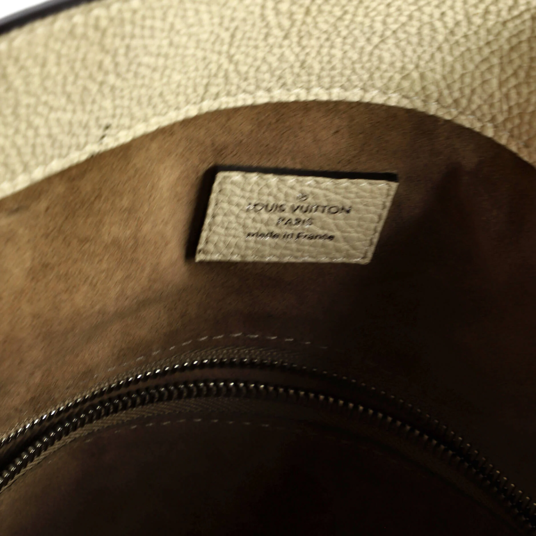 Babylone Handbag Mahina Leather PM - Image 6