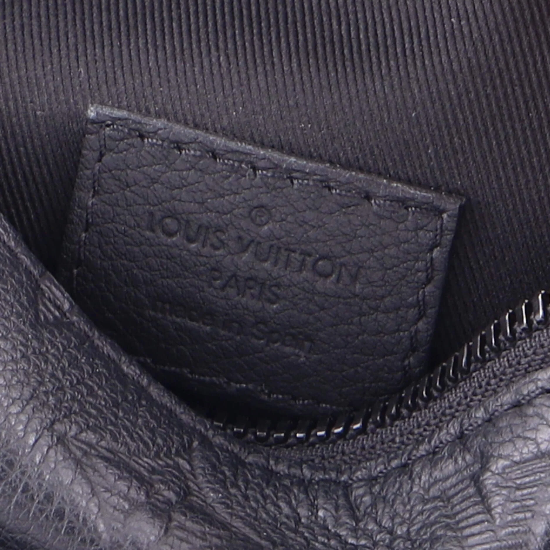 Discovery Bumbag Monogram Shadow Leather PM - Image 6