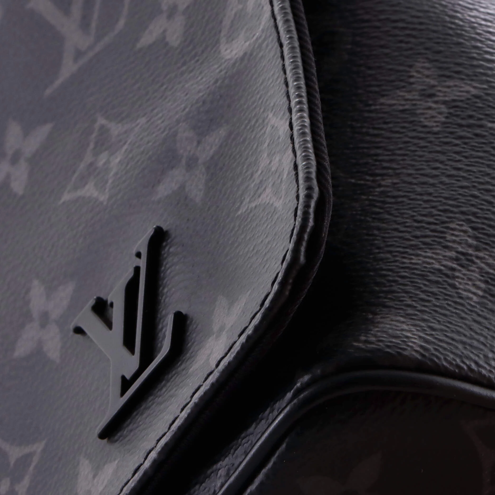 District Messenger Bag Monogram Eclipse Canvas PM - Image 7
