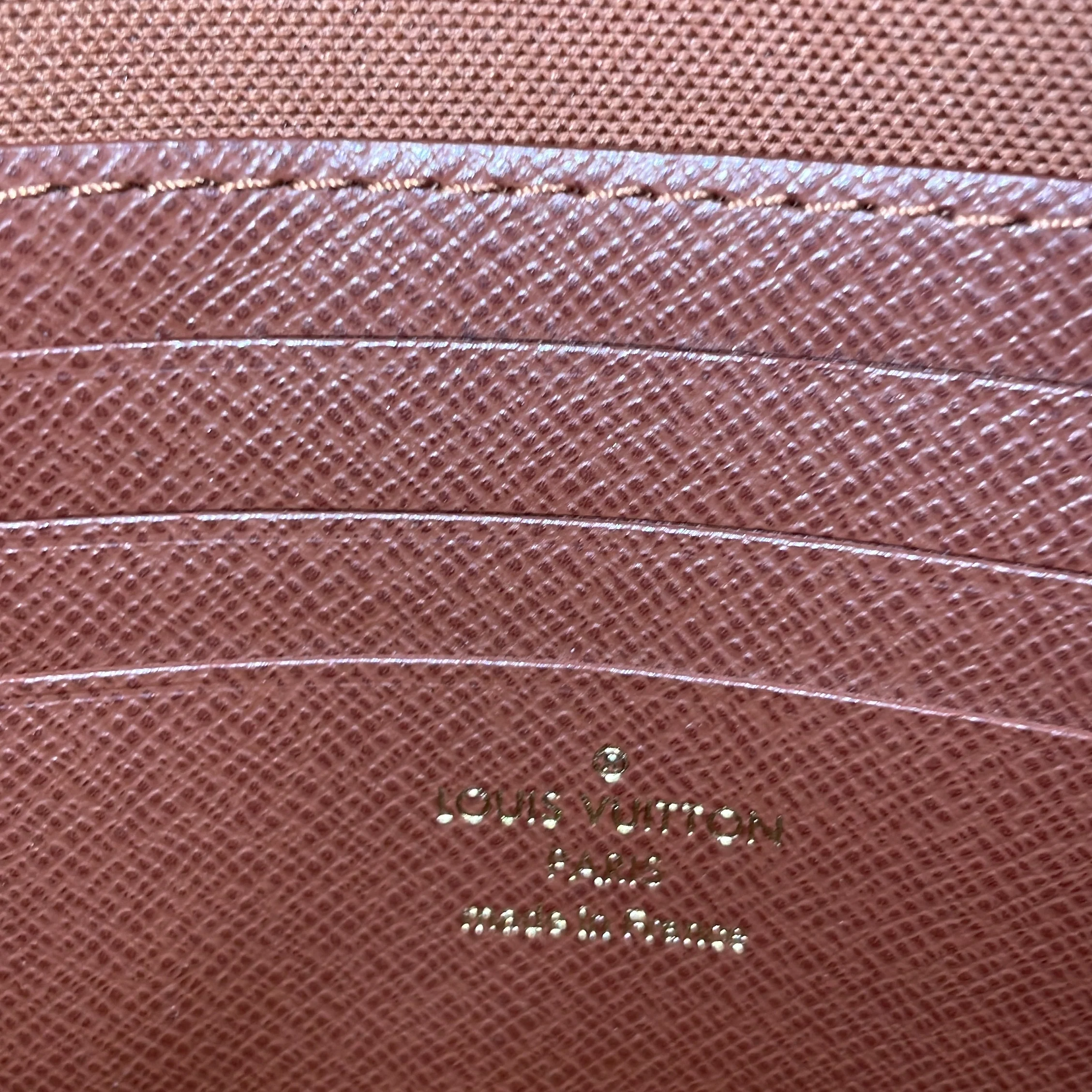 Ivy Wallet on Chain Monogram Canvas - Image 7