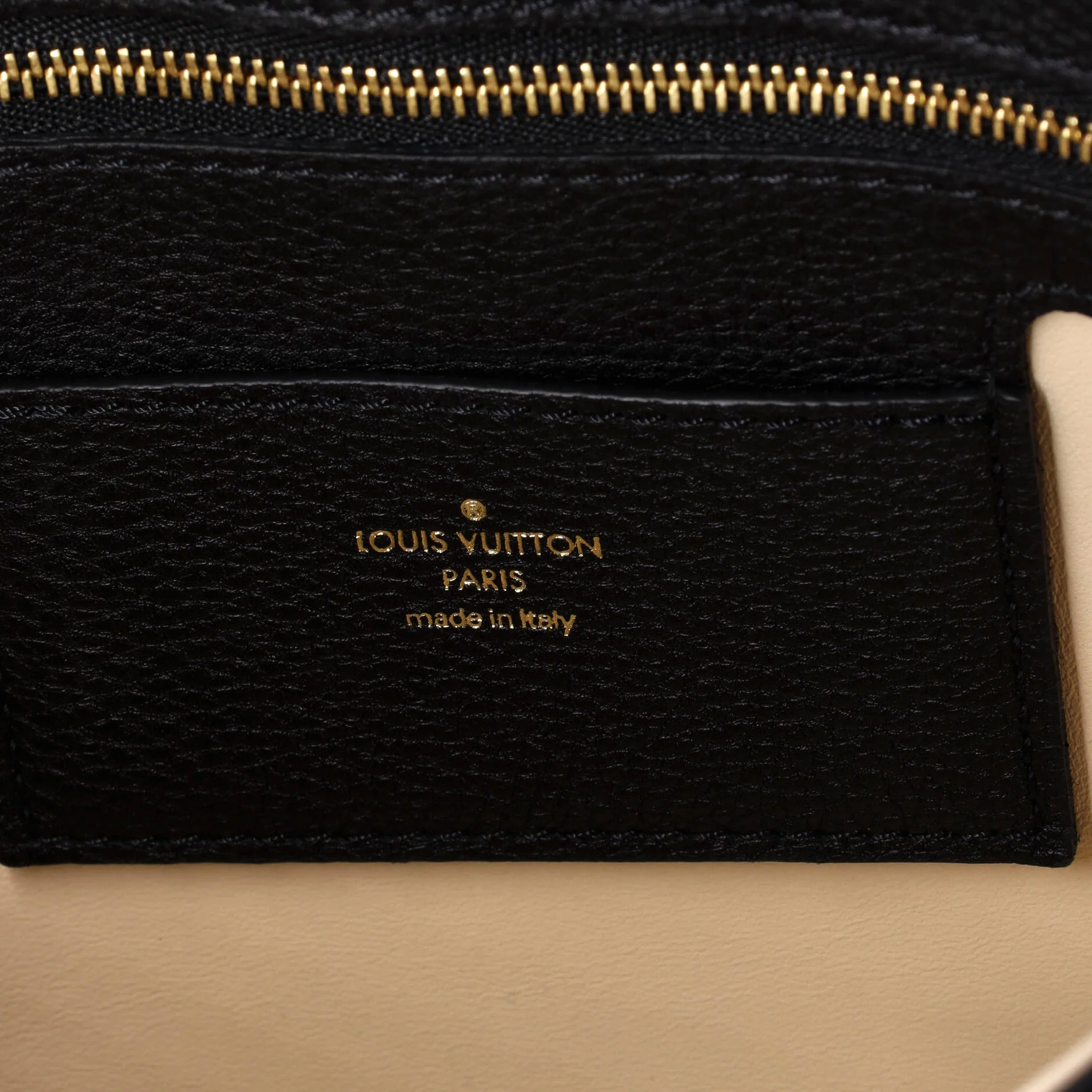 LV Pont 9 Soft Bag Leather MM - Image 6