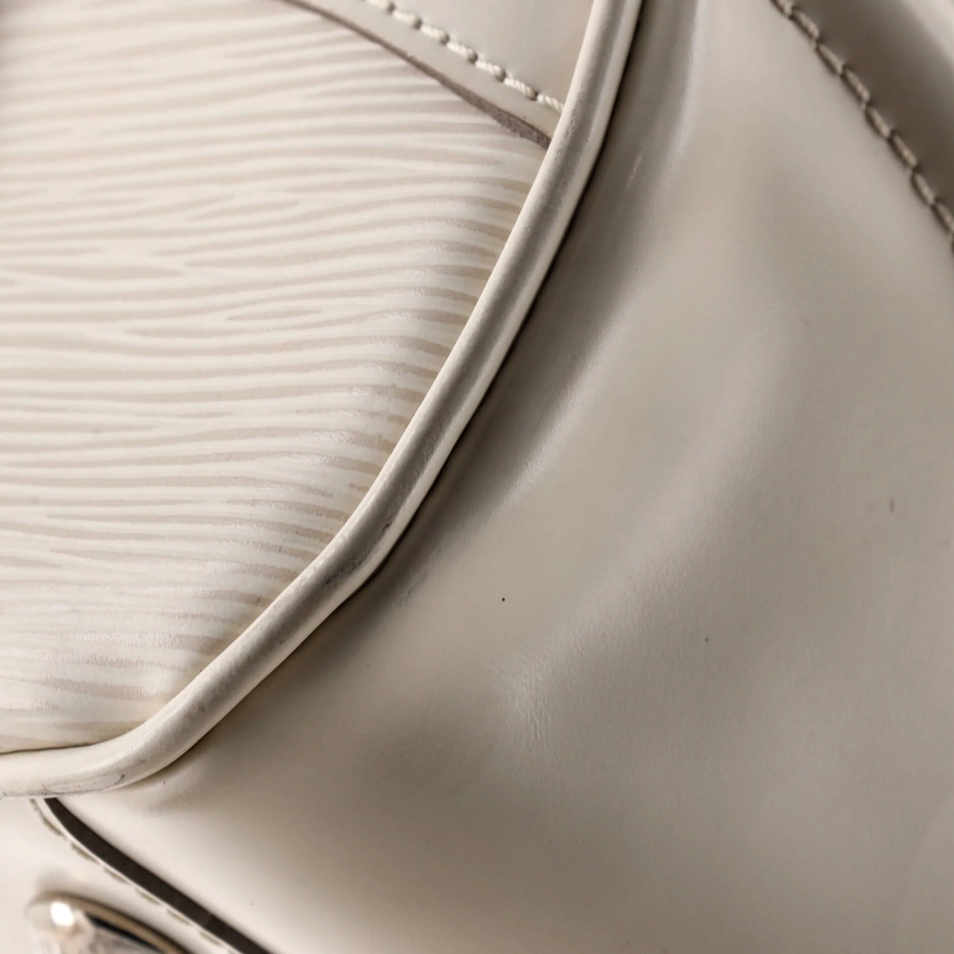Montaigne Bowling Bag Epi Leather GM - Image 6