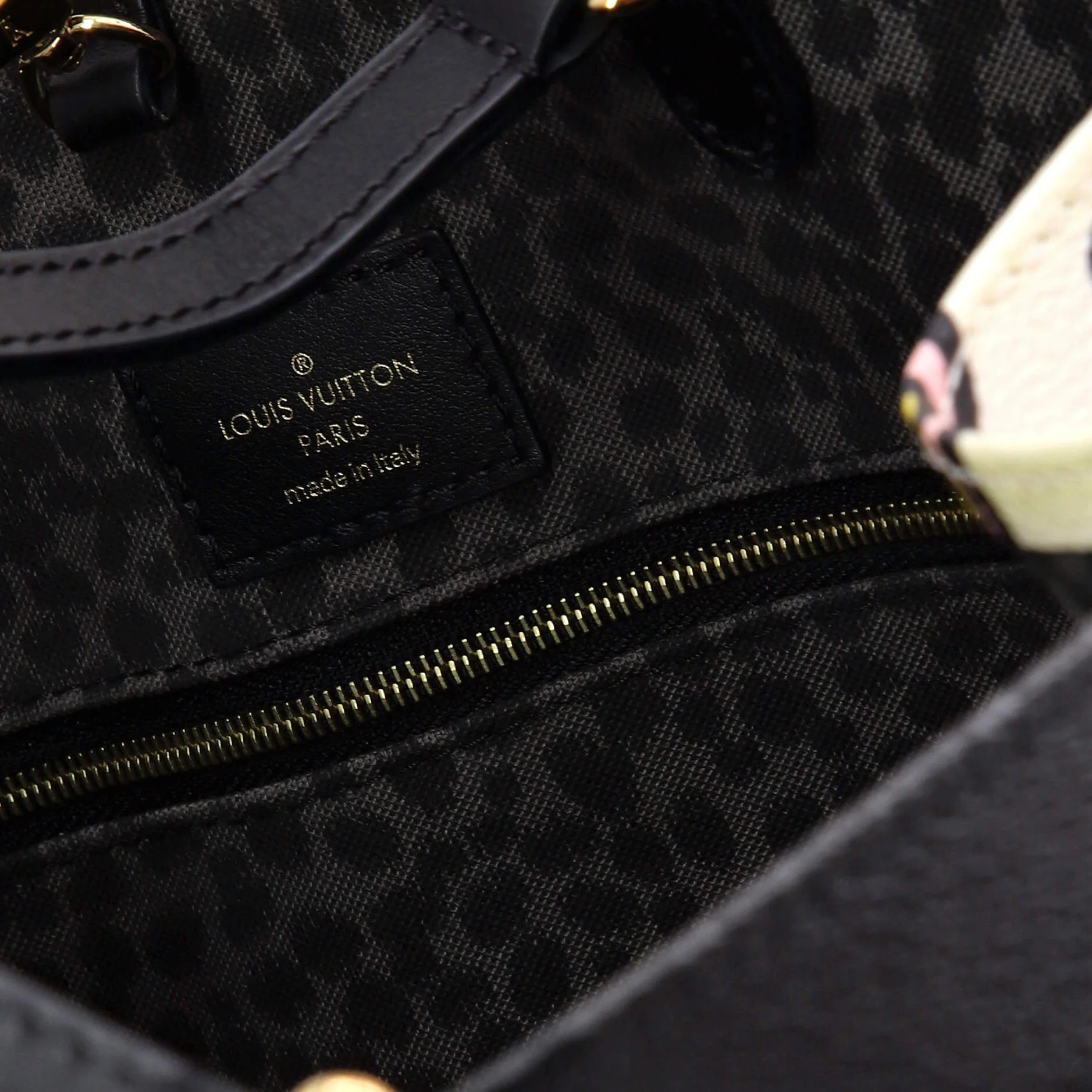 OnTheGo Tote Wild at Heart Monogram Giant GM - Image 6