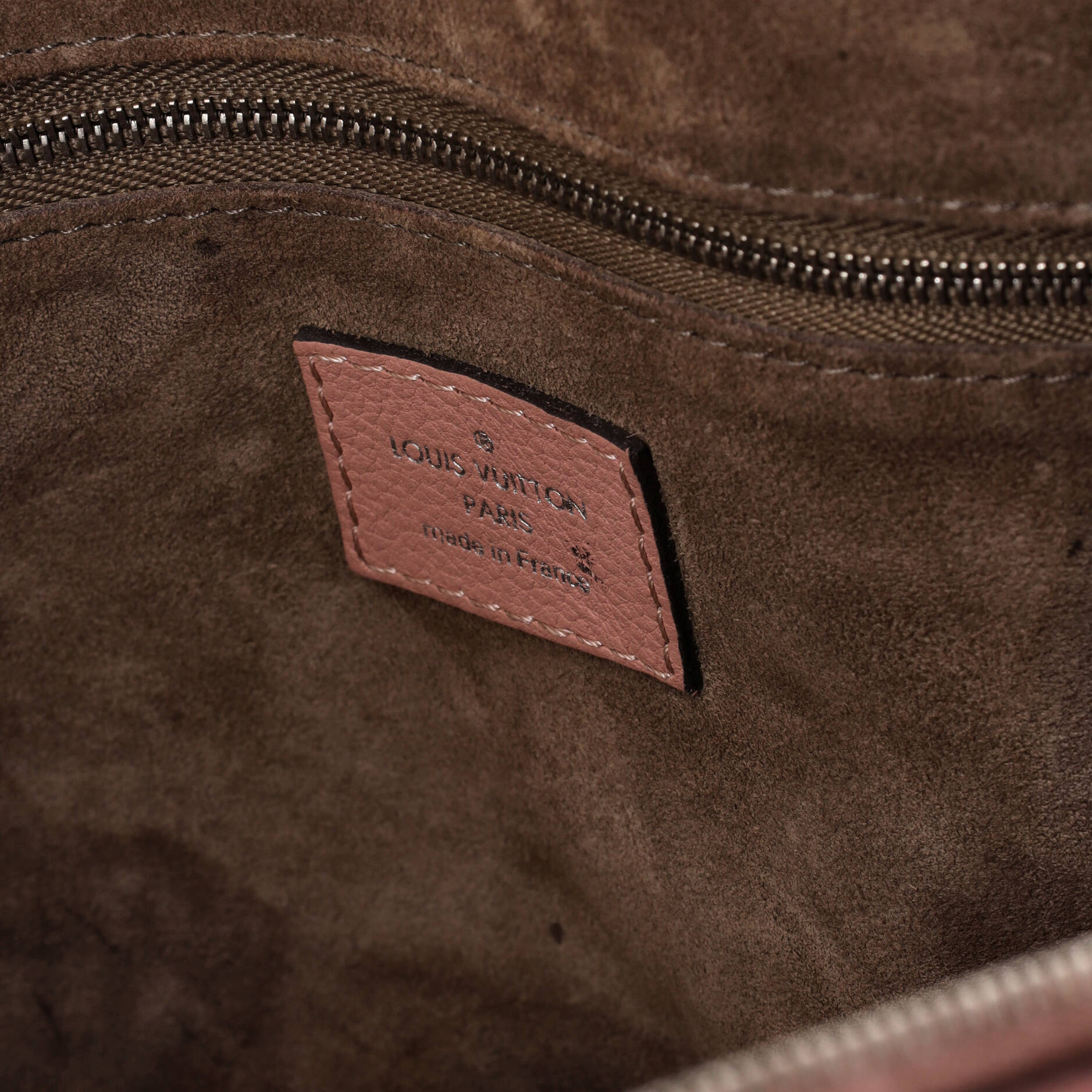 Soft Lockit Handbag Leather PM - Image 7