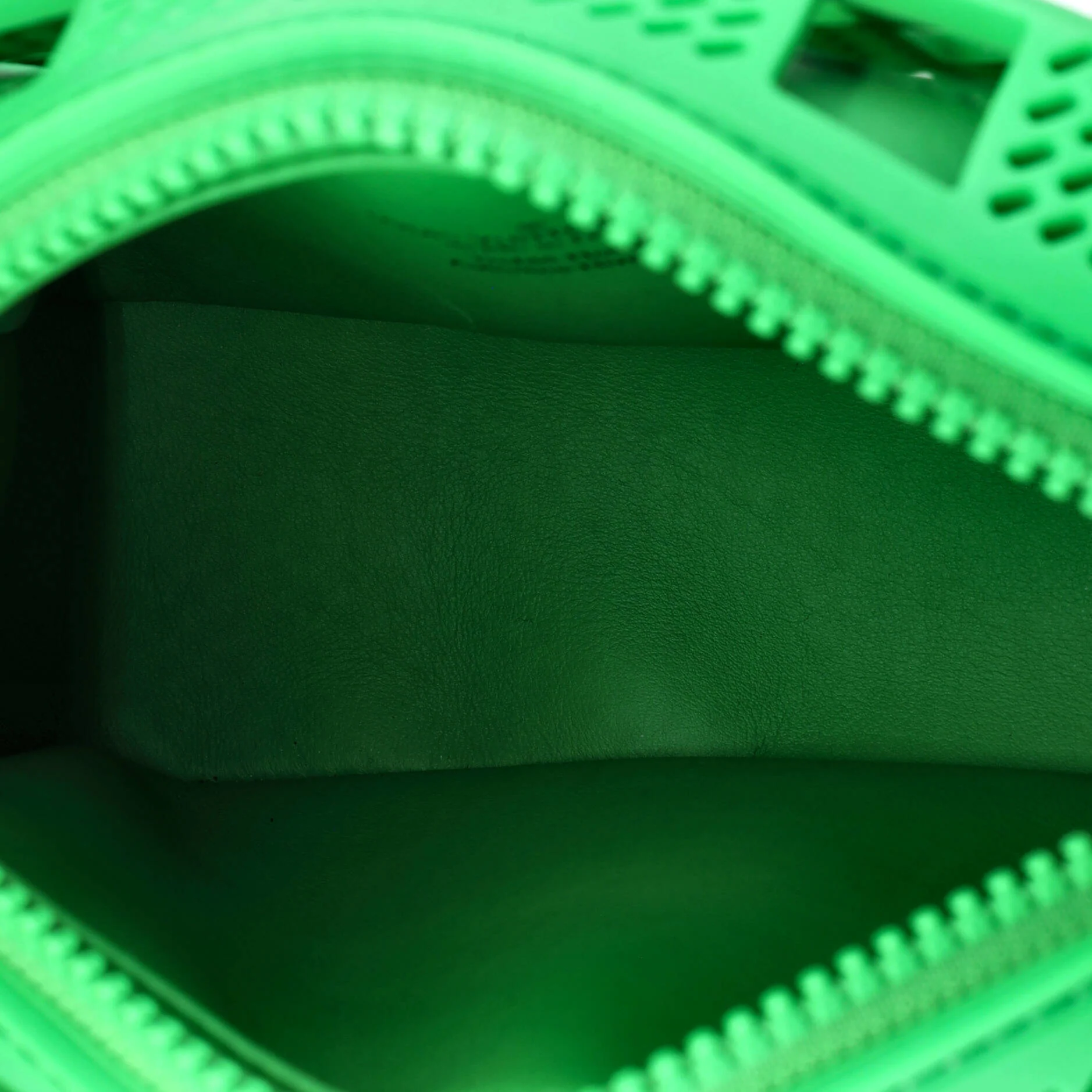Soft Trunk Bag Recycled Rubber Mini - Image 5
