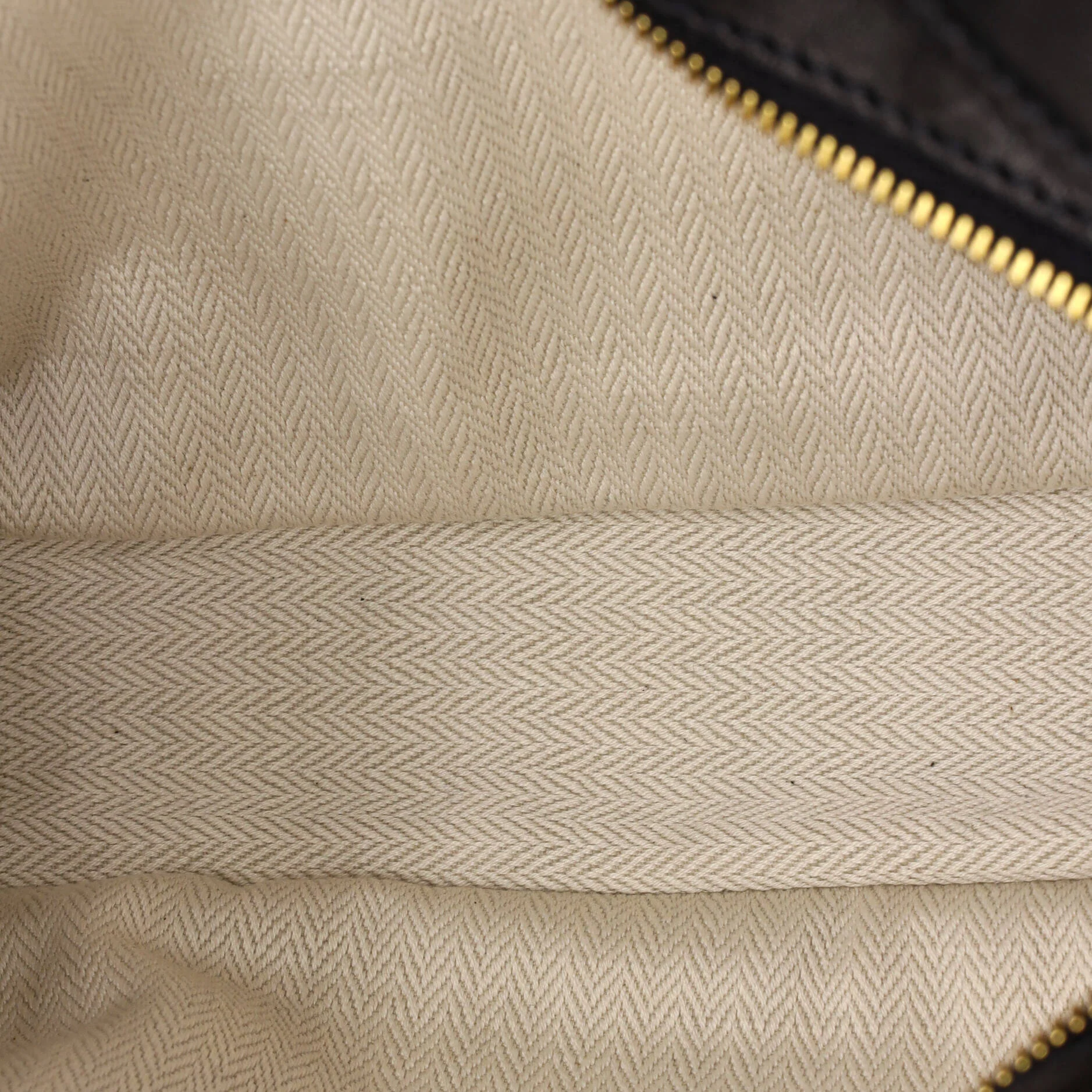 Aventure Shoulder Bag Leather Regular - Image 5