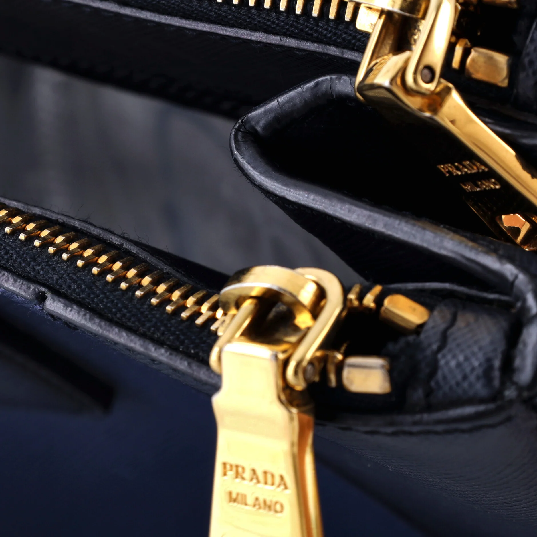 Bicolor Double Zip Lux Tote Saffiano Leather Medium - Image 7