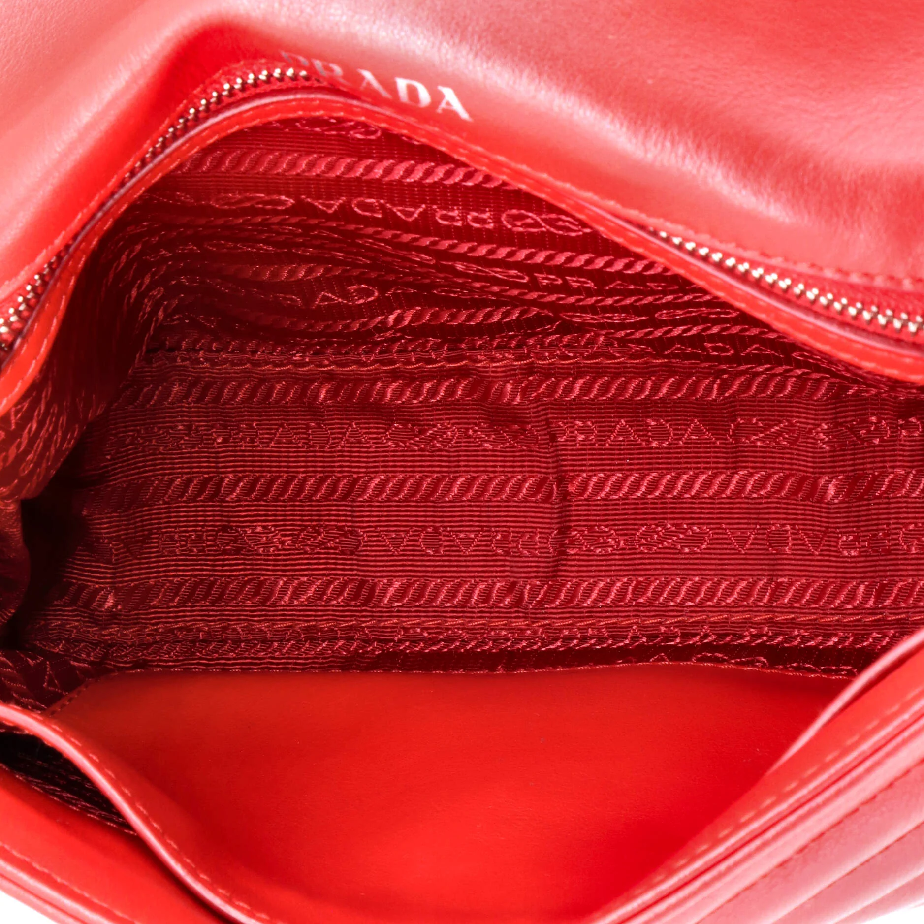 Chain Flap Shoulder Bag Diagramme Quilted Leather Medium - Image 5